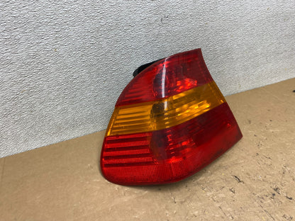 2002 -  2005 BMW 3 E46 Series Left Driver Side Lh Tail Light V5604 DW2