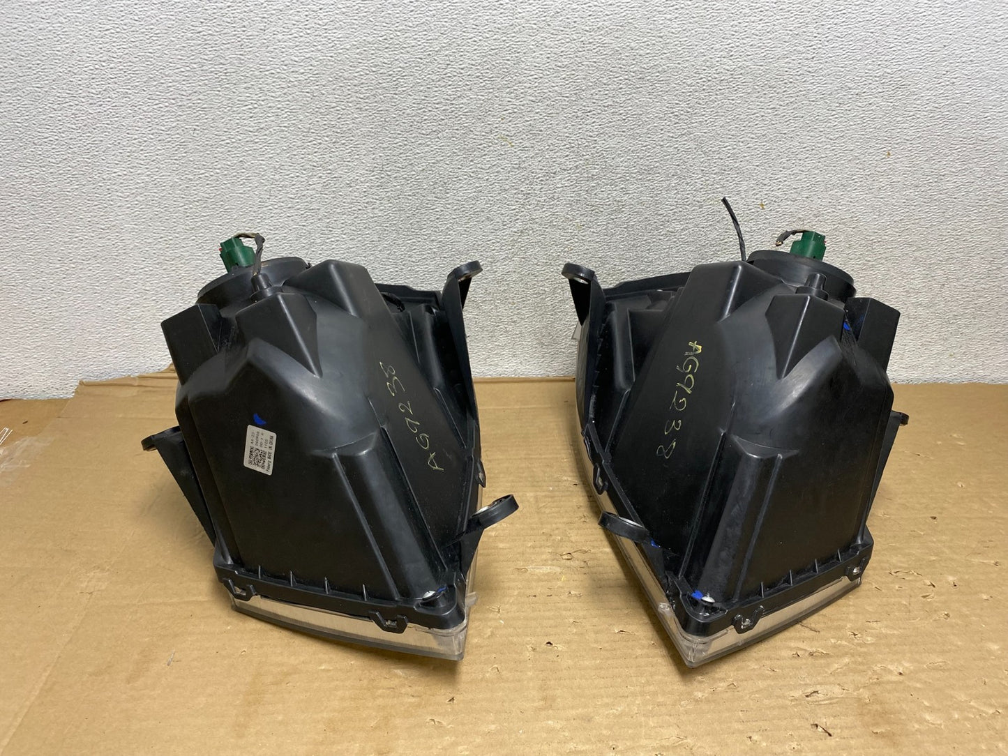 2008 to 2010 Dodge Caravan Left+Right Set Side Halogen Headlights AG9238 DW11