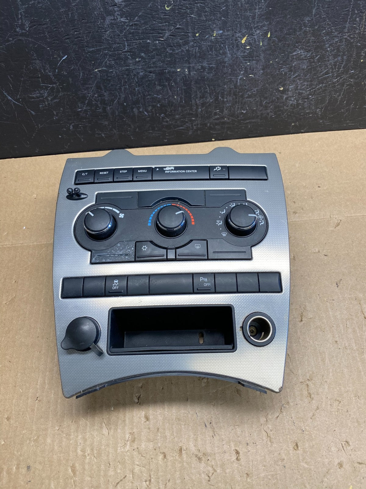 2005 to 2007 Jeep Commander Grand Cherokee A/C Climate Control Bezel AC6471 DG0