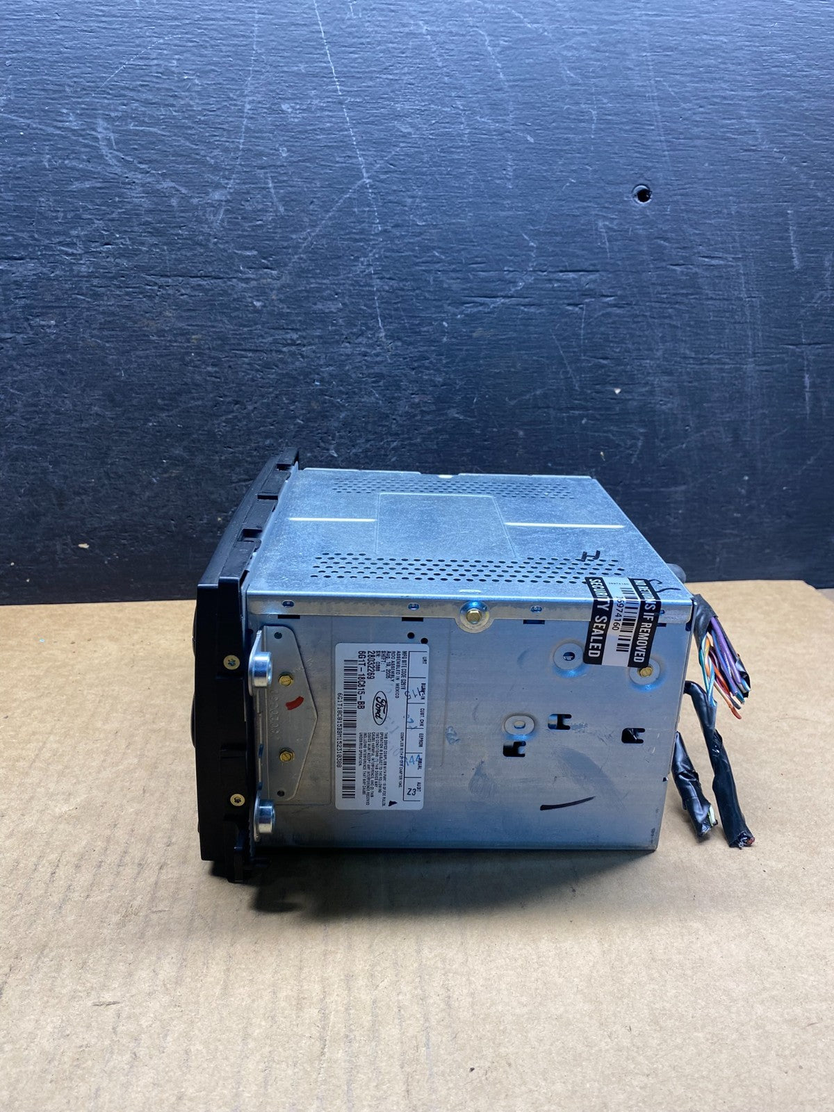 2005 to 2007 Ford Five Hundred Montego Radio CD Player AH4979 DG1