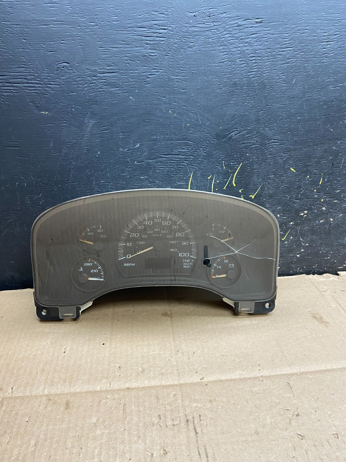 2004 to 2007 Chevrolet Express Speedometer Cluster Gauge OEM  Y2330 DG0