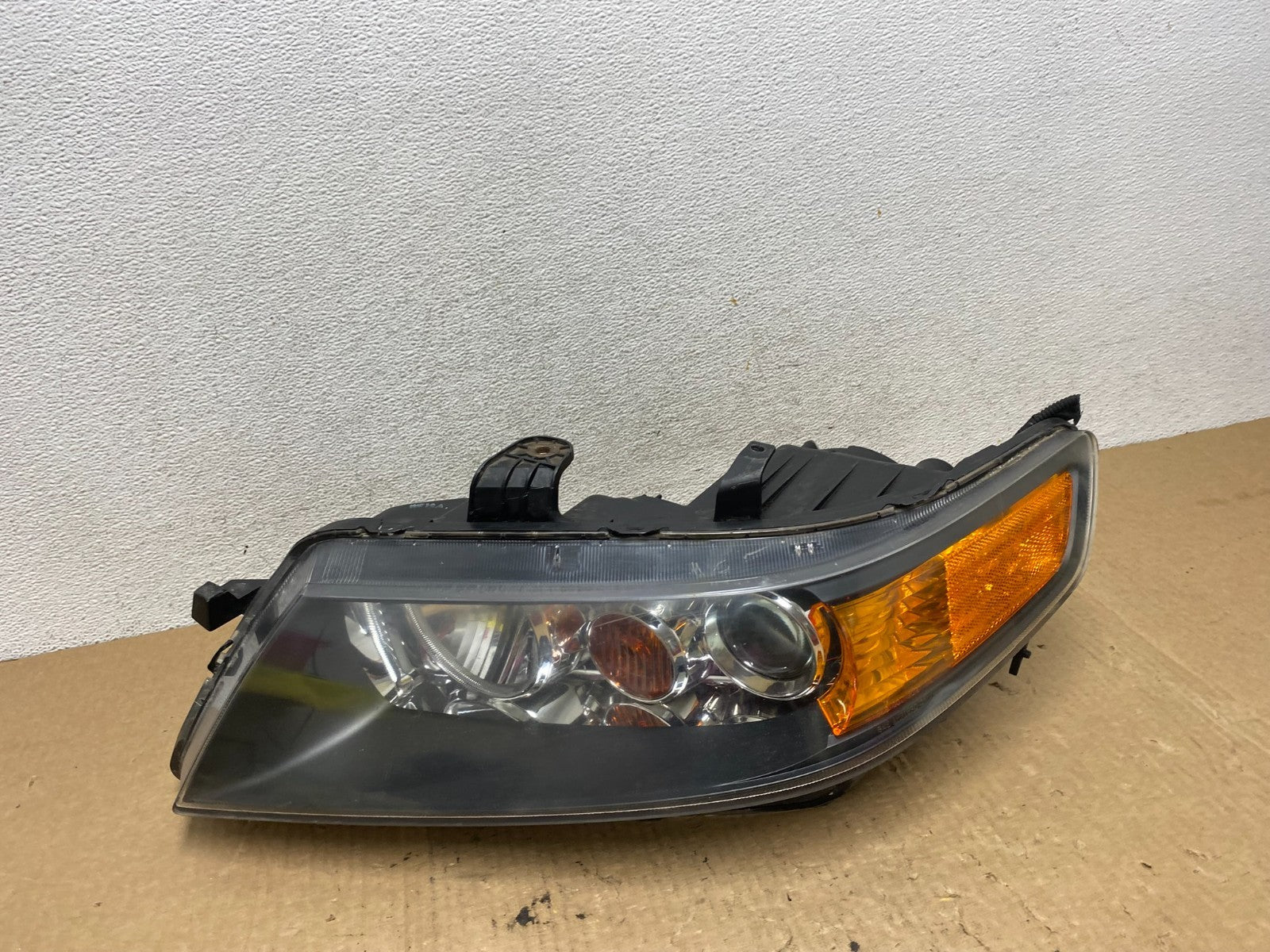 2004 to 2008 Acura TSX Left Driver Side Xenon HID Headlight AF9872 DW0