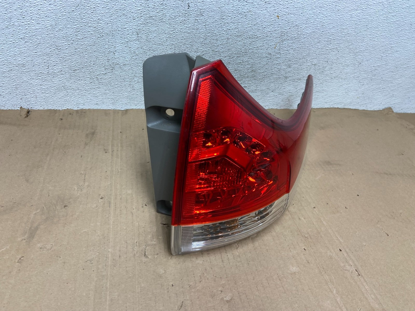 2011 to 2020 Toyota Sienna Right Passenger RH Side Tail Light AE9131 DG2