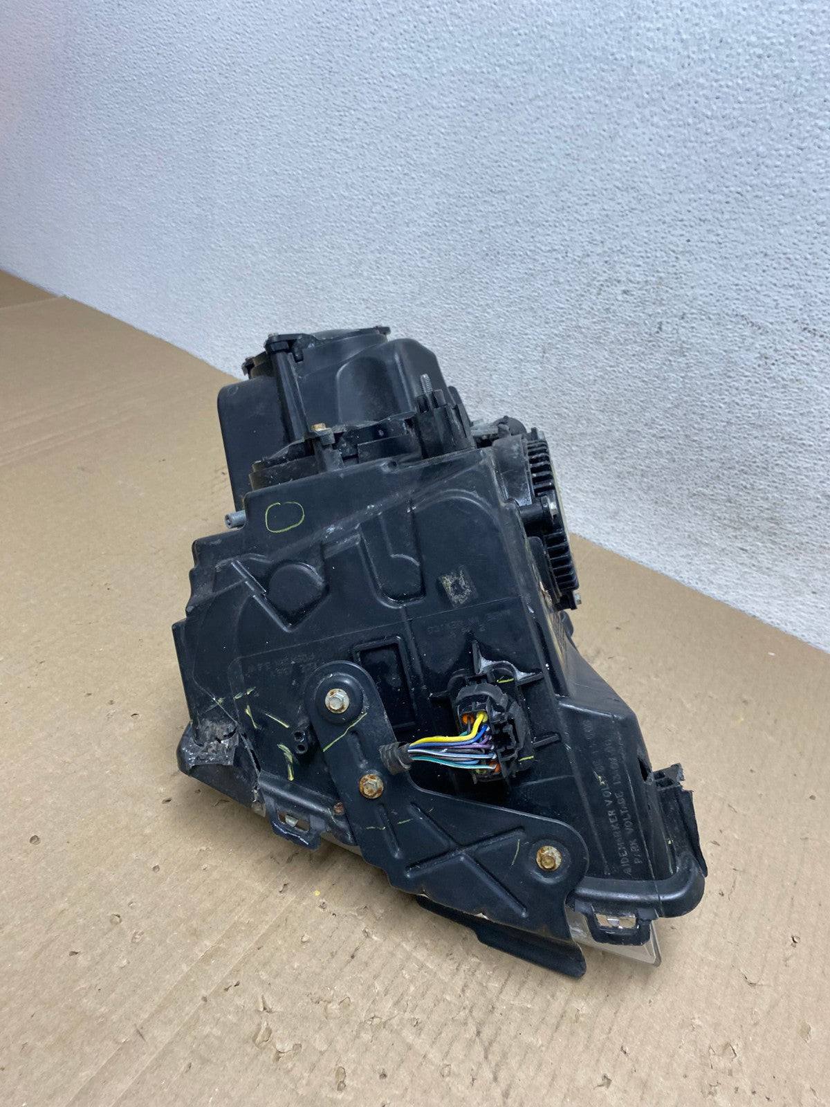 2008 to 2014 Cadillac CTS Left Driver LH Side Xenon Headlight AE9638 LK10