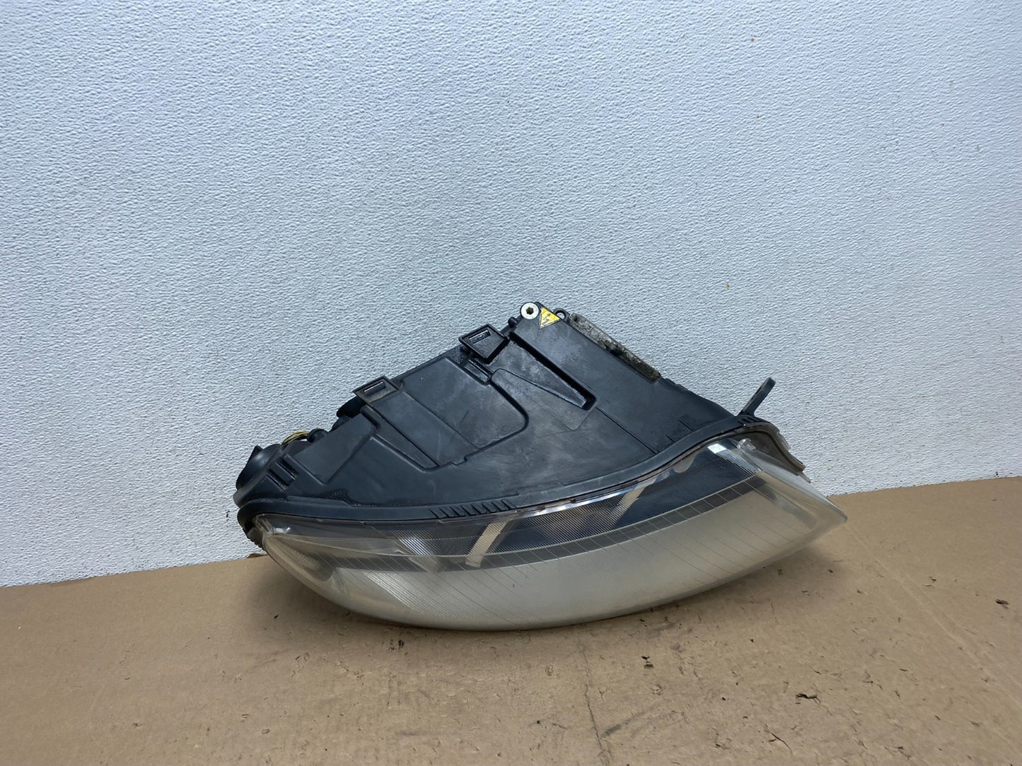 2005 to 2008 Audi A6 Right Passenger Side Headlight Xenon HID AG5679 DW4