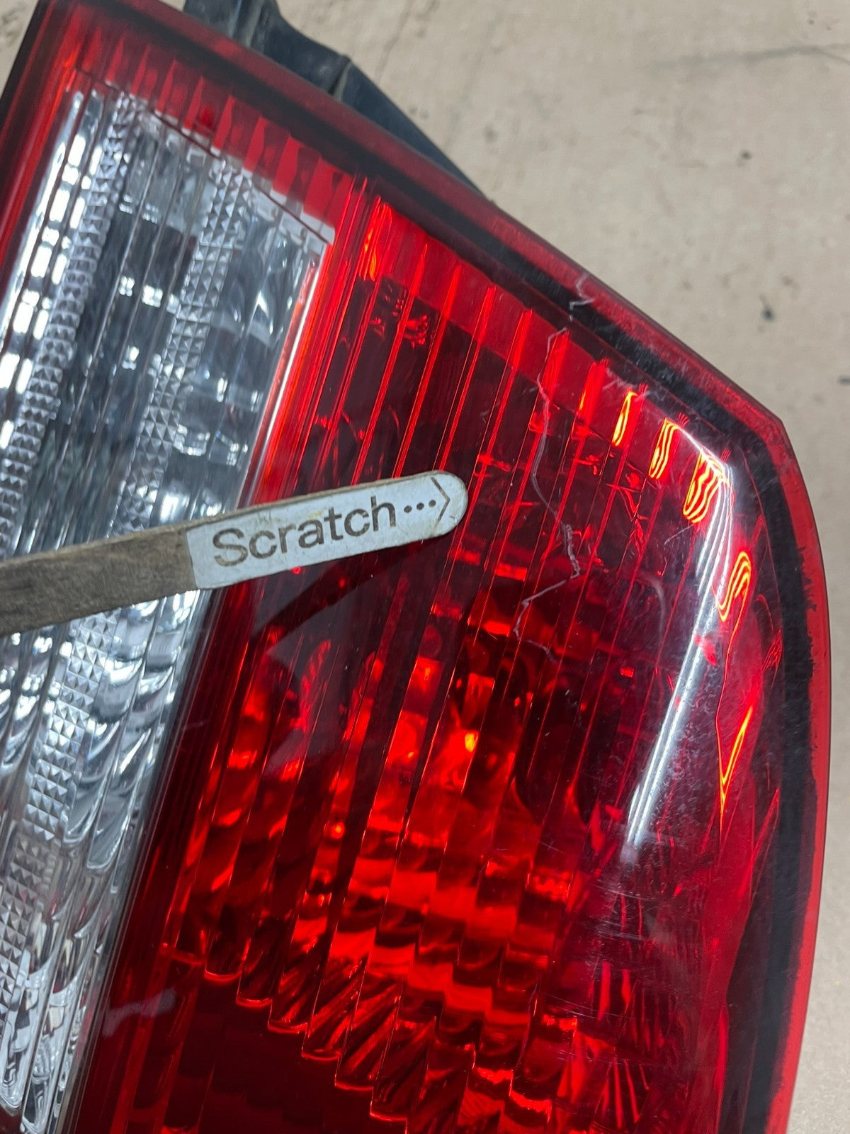 2002-2004 Infiniti i35 Inner Right Passenger Rh Side Tail Light Q4507 DW3