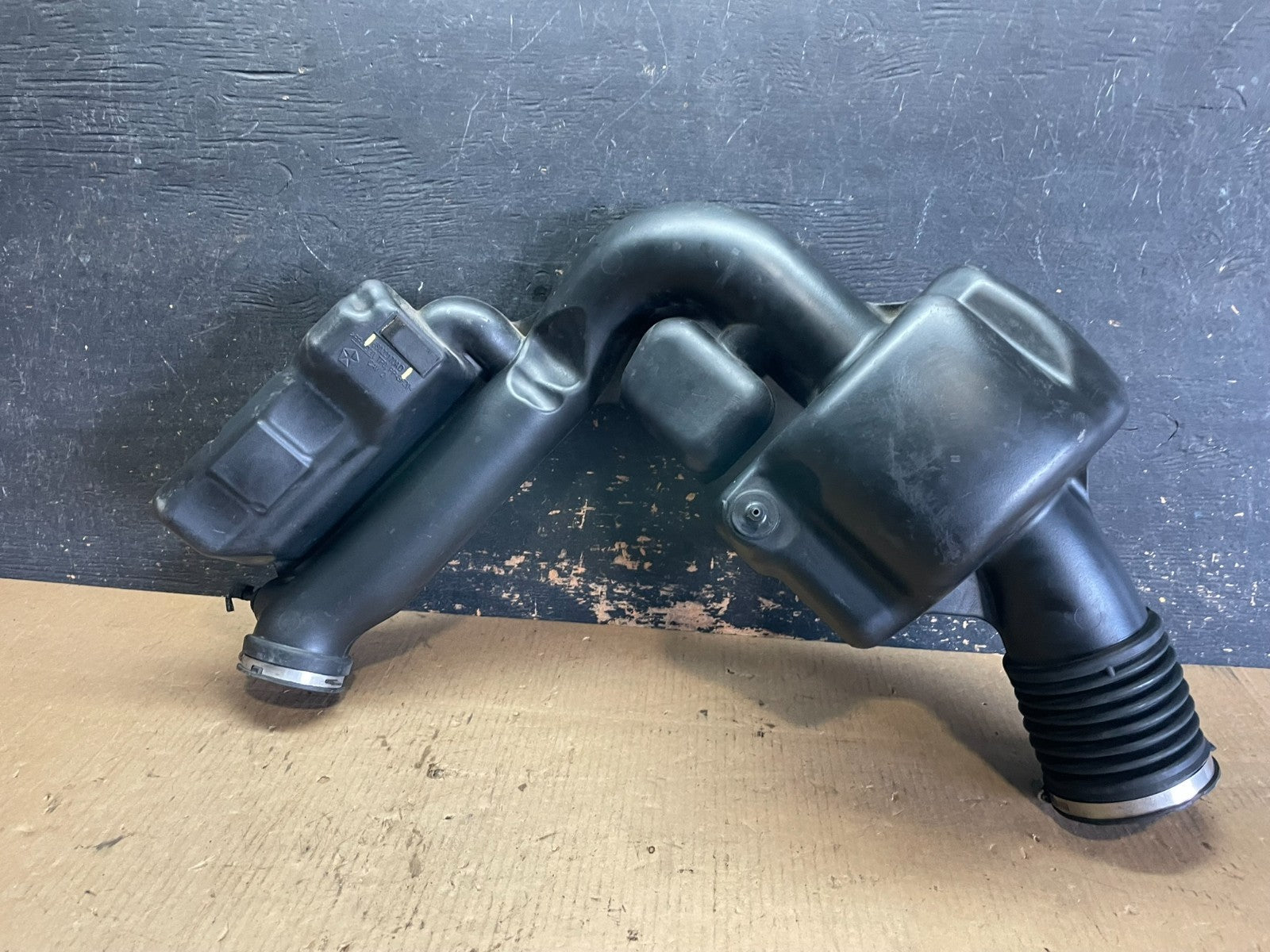 2011 - 2013 Dodge Durango 3.6L Resonator Air Intake Tube aa2410 DG4