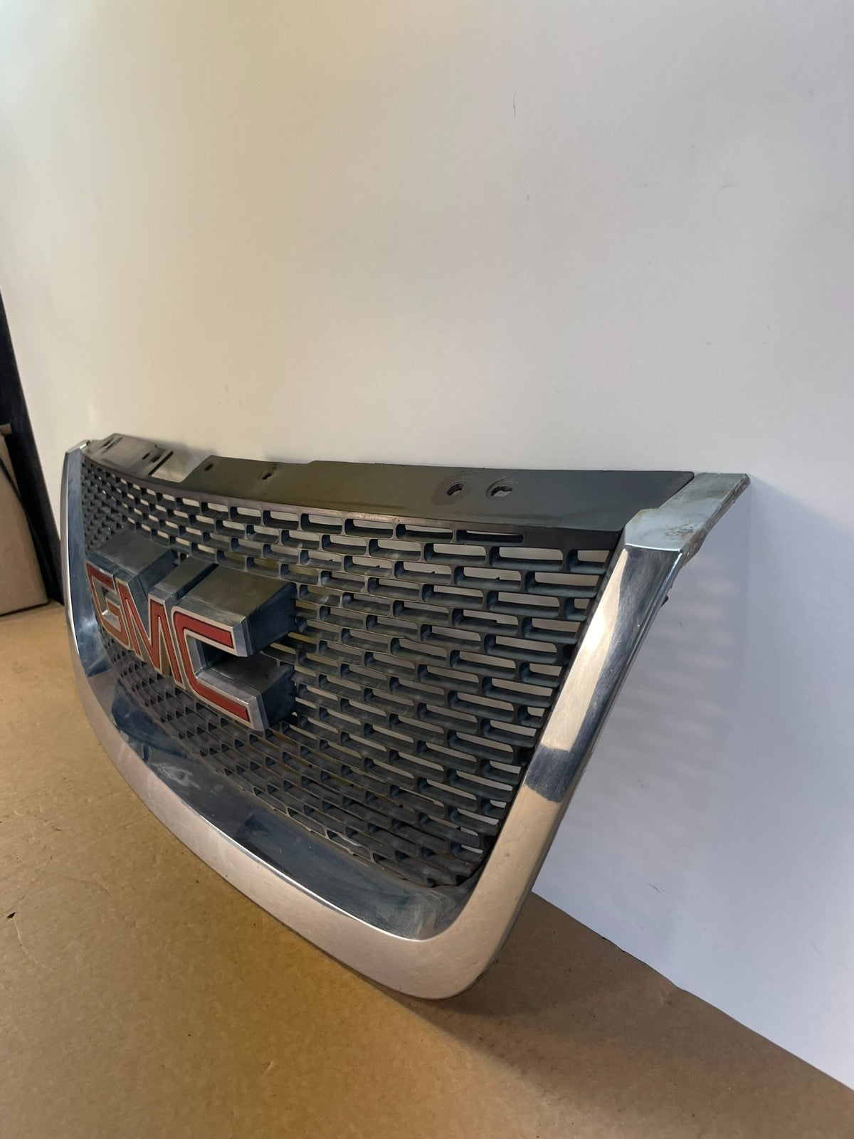 2007 to 2012 GMC Acadia Front Upper Grill Grille AH0033 DG1