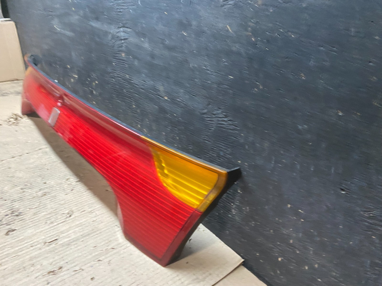 2001 to 2002 Saturn SC1 Trunk Rear Center Tail Light Panel OEM V4163 DG1
