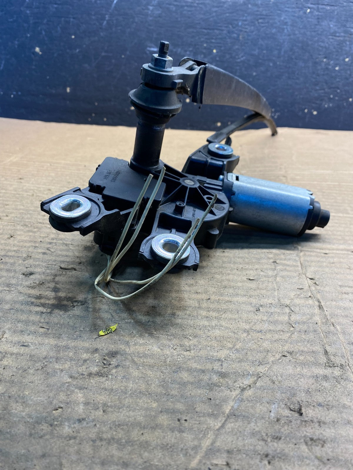 2011 to 2016 Volkswagen Tiguan Rear Window Wiper Motor aa7215  DG4