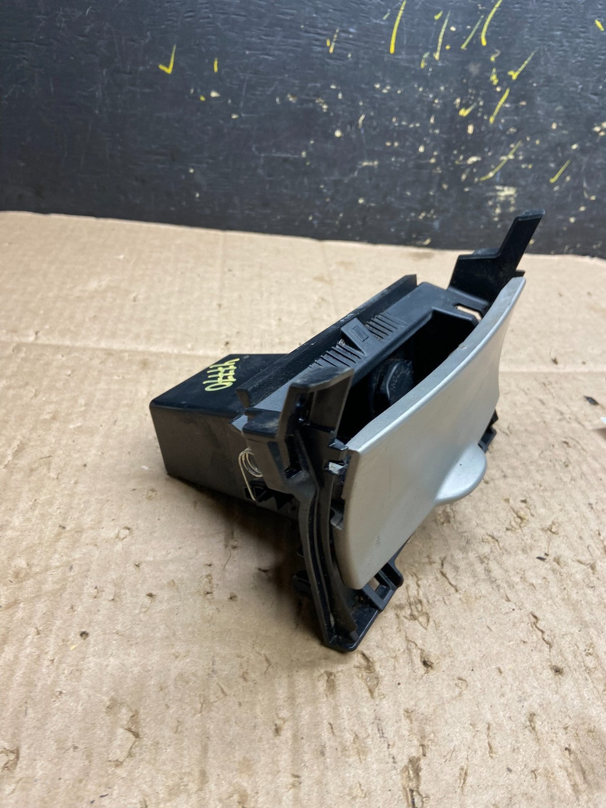 2009-2013 Toyota Corolla Dashboard Center Dash Storage Ash Tray Y7770 DG2