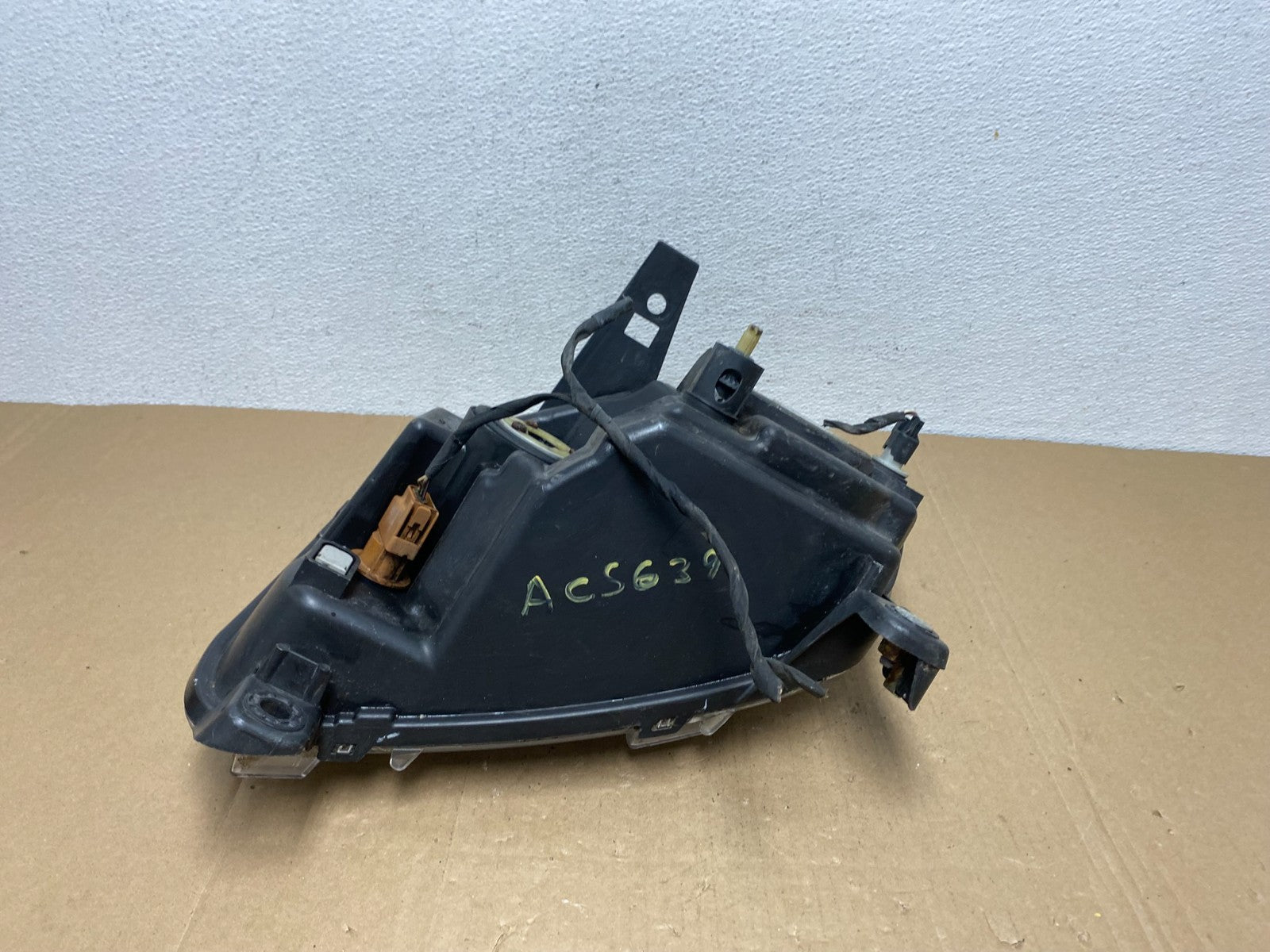 2011-2013 Jeep Grand Cherokee Right Passenger Halogen Headlight AC5639 DW7