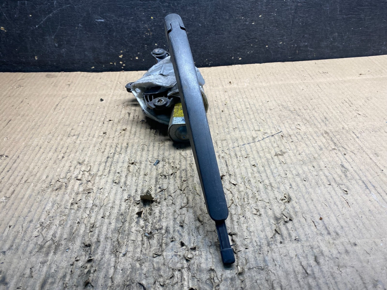 2011 to 2019 Ford Explorer Rear Windshield Wiper Motor OEM y1443 DG2
