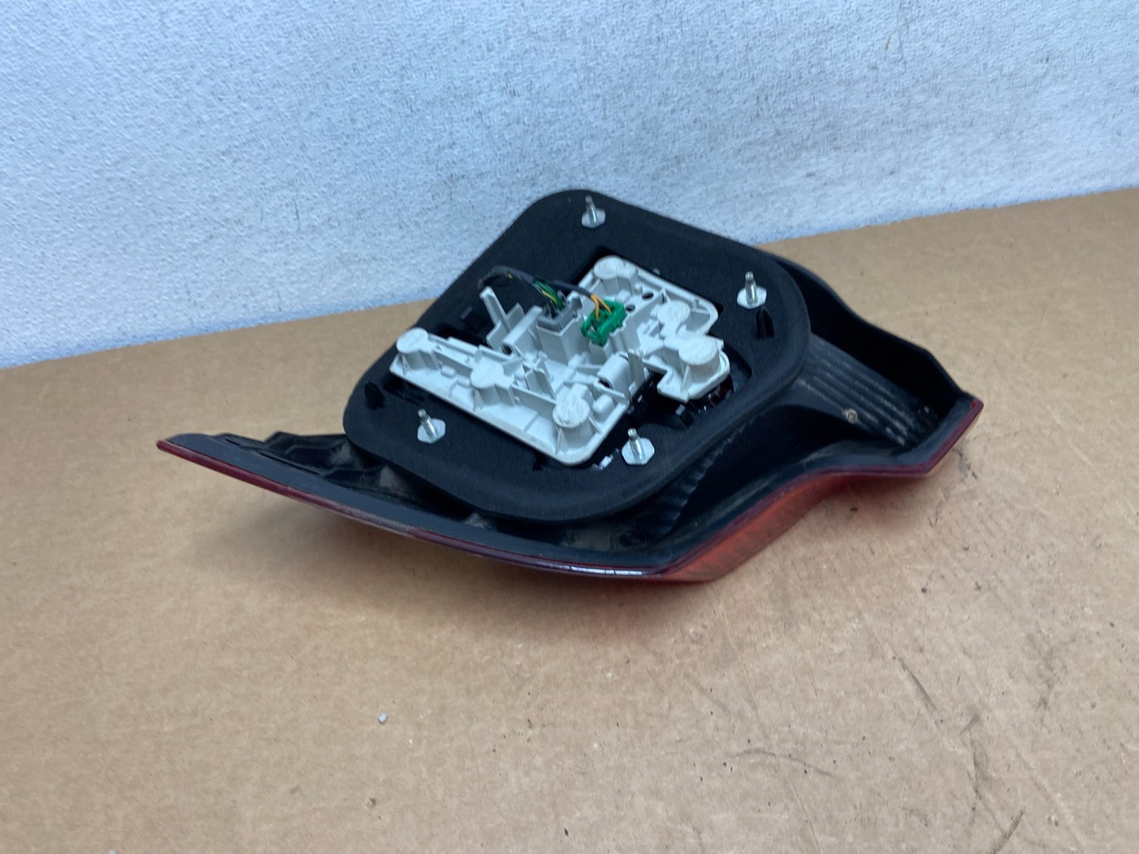 2004 to 2007 Volvo S40 Left Driver LH Side Tail Light AD6048 DW4