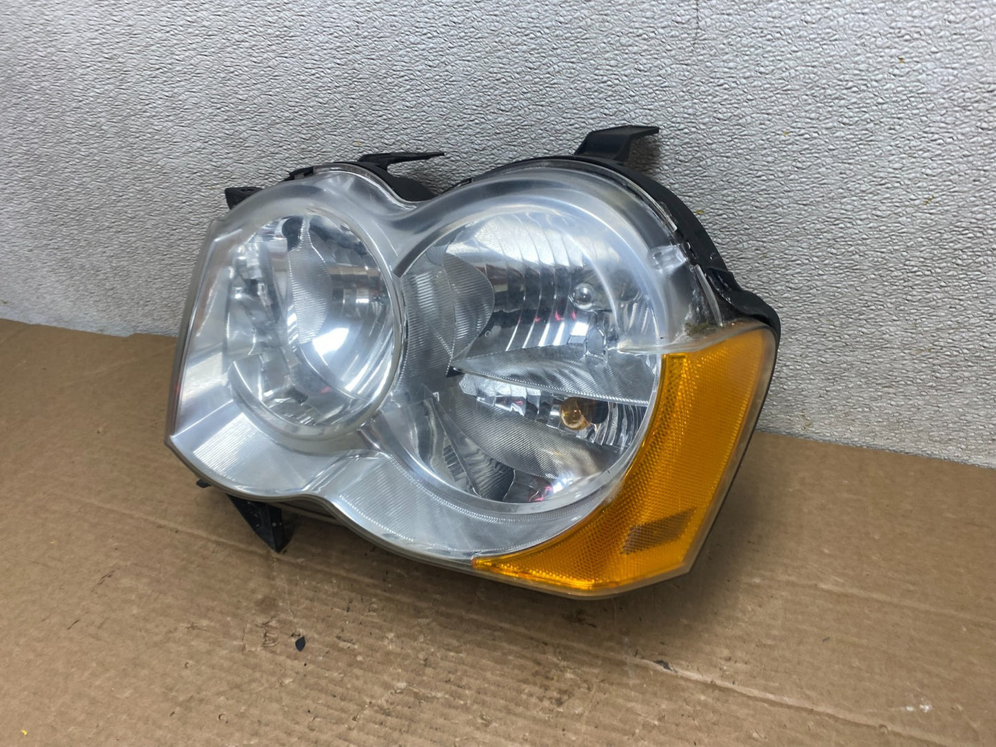 2008-2010 Jeep Grand Cherokee Left LH Driver Side Halogen Headlight Z2671 DW1