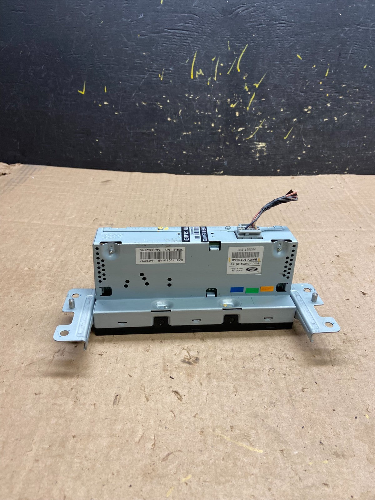 2011-2012 Ford Flex Radio Information Display Screen OEM z0243 DG5