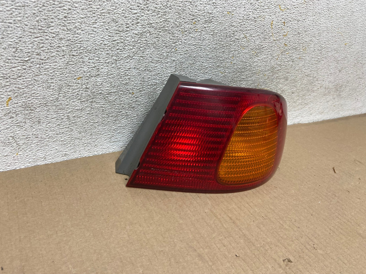 1998 1999 2000 Toyota Corolla Right Passenger Side Tail light AH5723 LK1