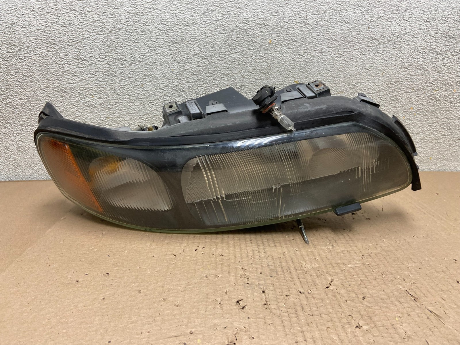 2001 2002 2003 2004 Volvo V70 XC70 Right Passenger Rh Headlight OEM AB2531 DW0
