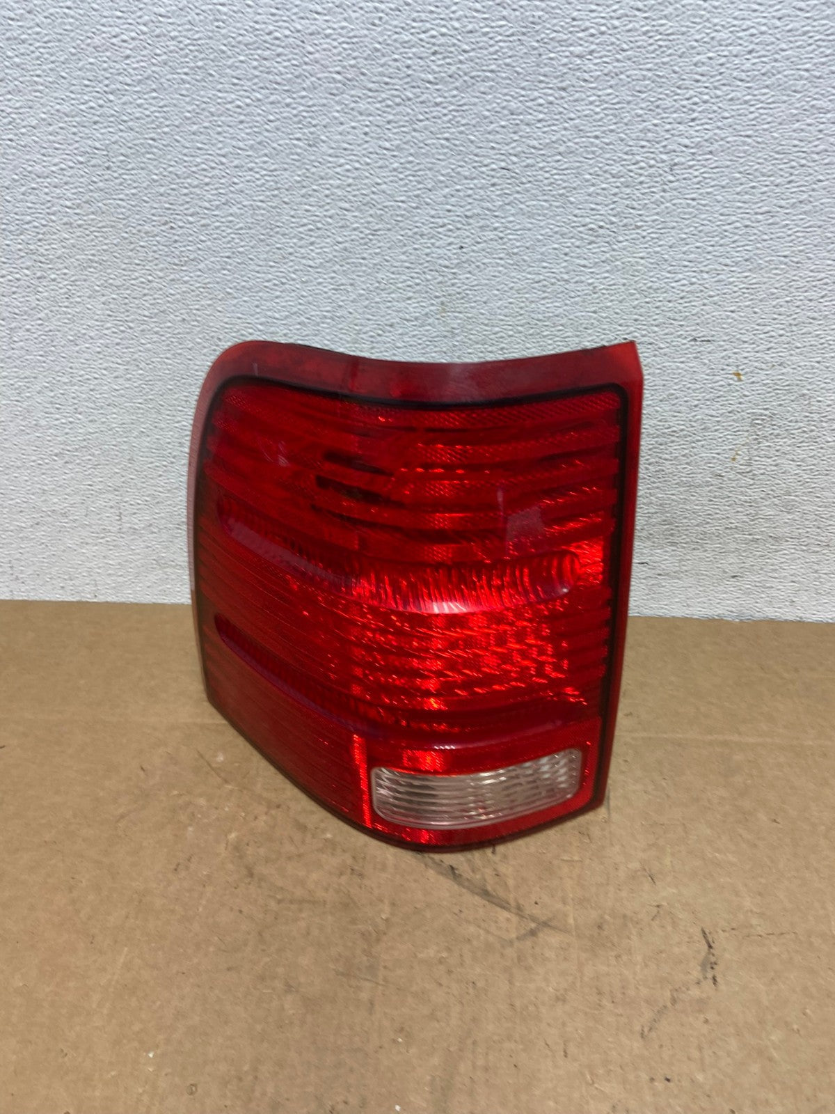 2002 to 2005 Ford Explorer Left Driver Lh Side Tail light AD61510