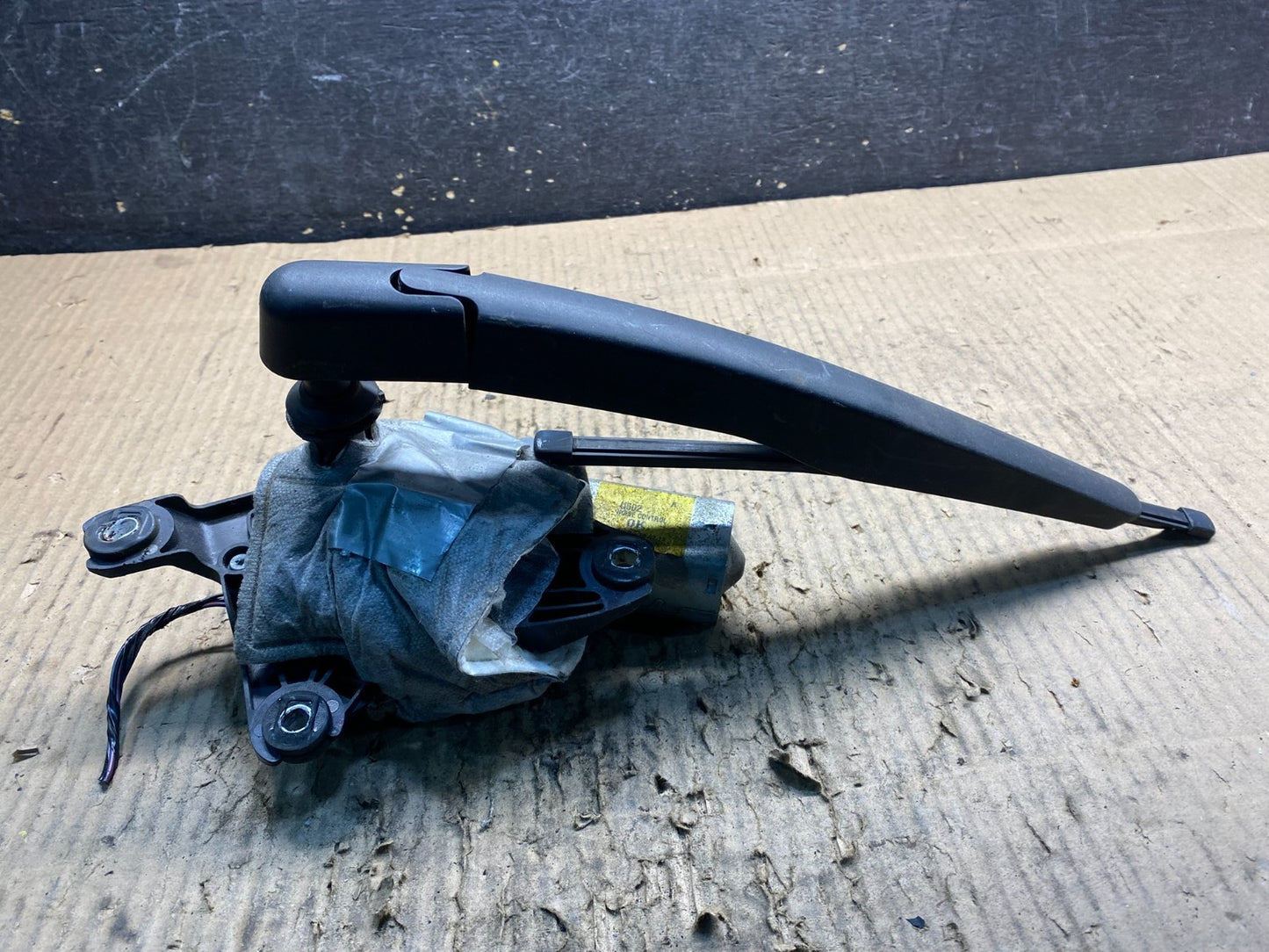 2011 to 2019 Ford Explorer Rear Windshield Wiper Motor OEM y1443 DG1