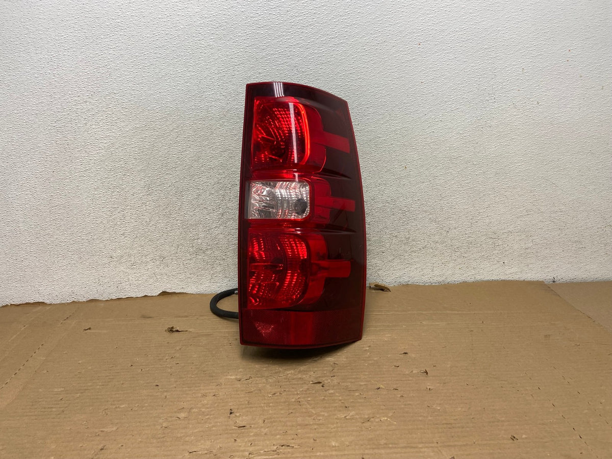 2008-2014 Chevrolet Tahoe Suburban Right Passenger Rh Tail Light AG8219 LK0