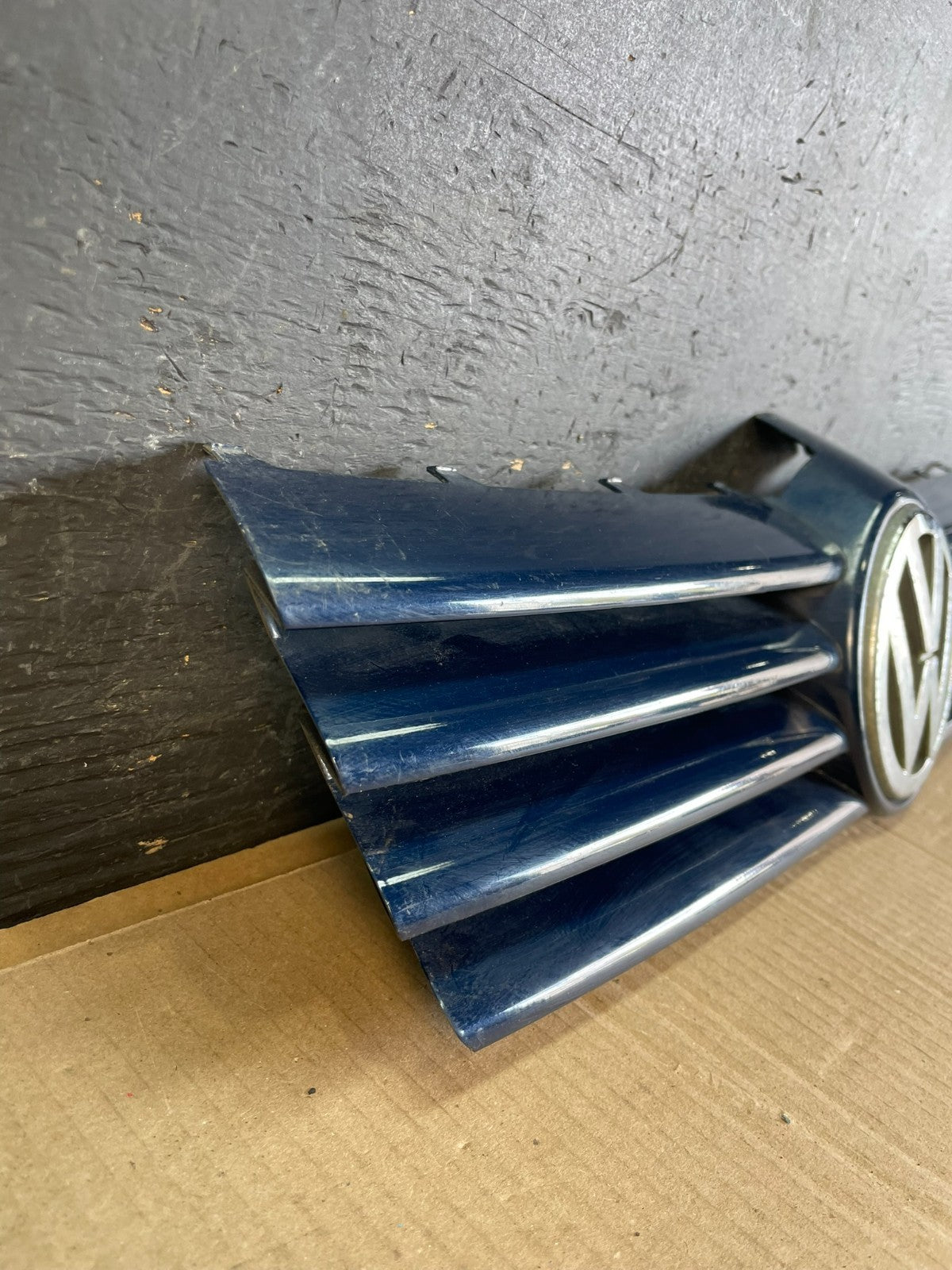 1999-2005 Volkswagen Jetta Front Upper Grille Grill Chrome OEM AC2053 DG2
