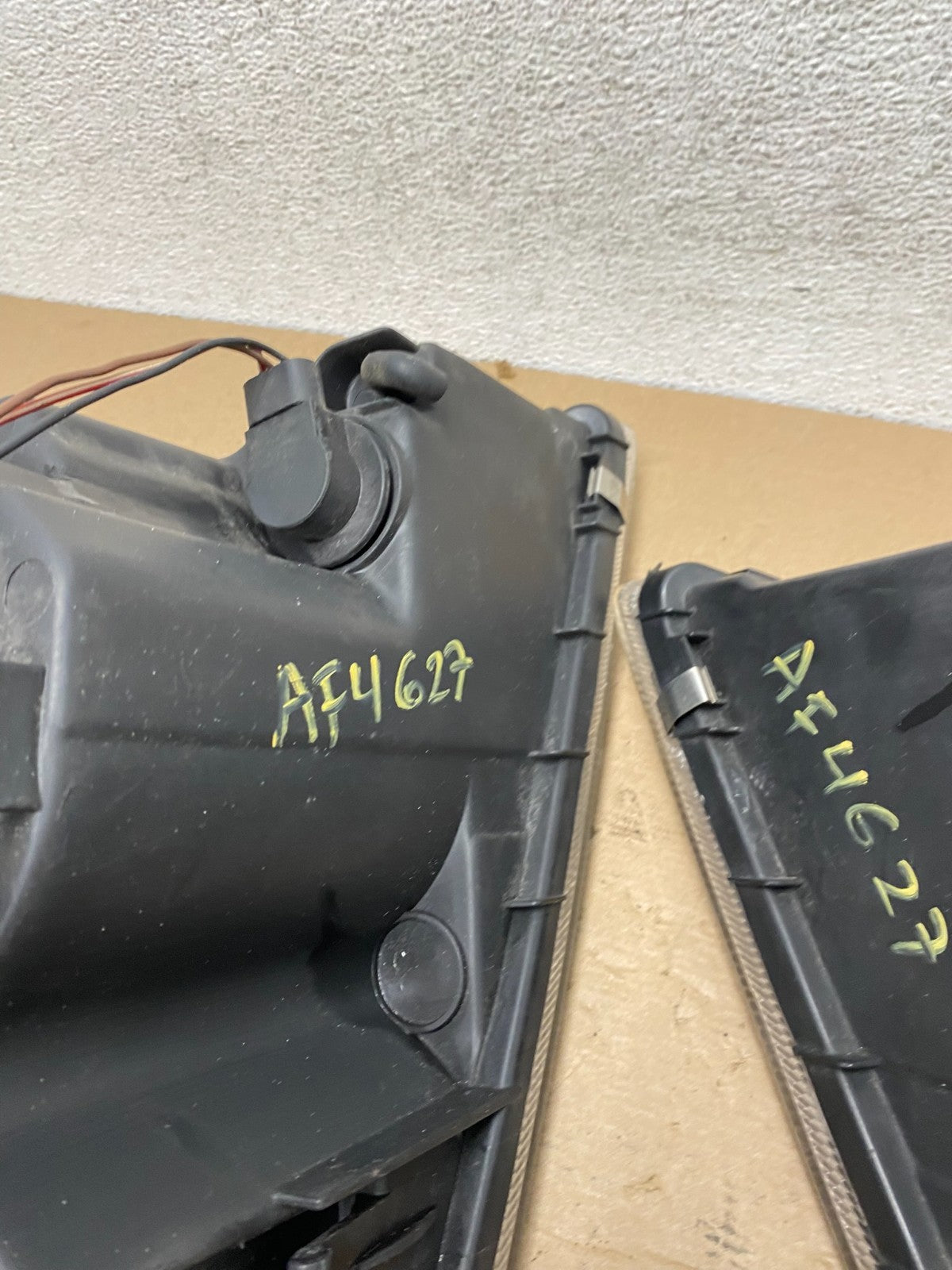2004 to 2006 Chrysler Pacifica Headlights Left+Right Halogen AF4627 DW10