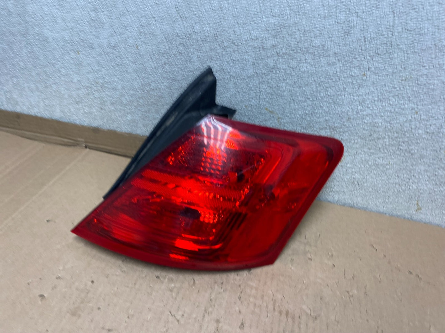 2014 to 2018 Ford Taurus Interceptor Right Passenger RH Tail Light U8368 DW1