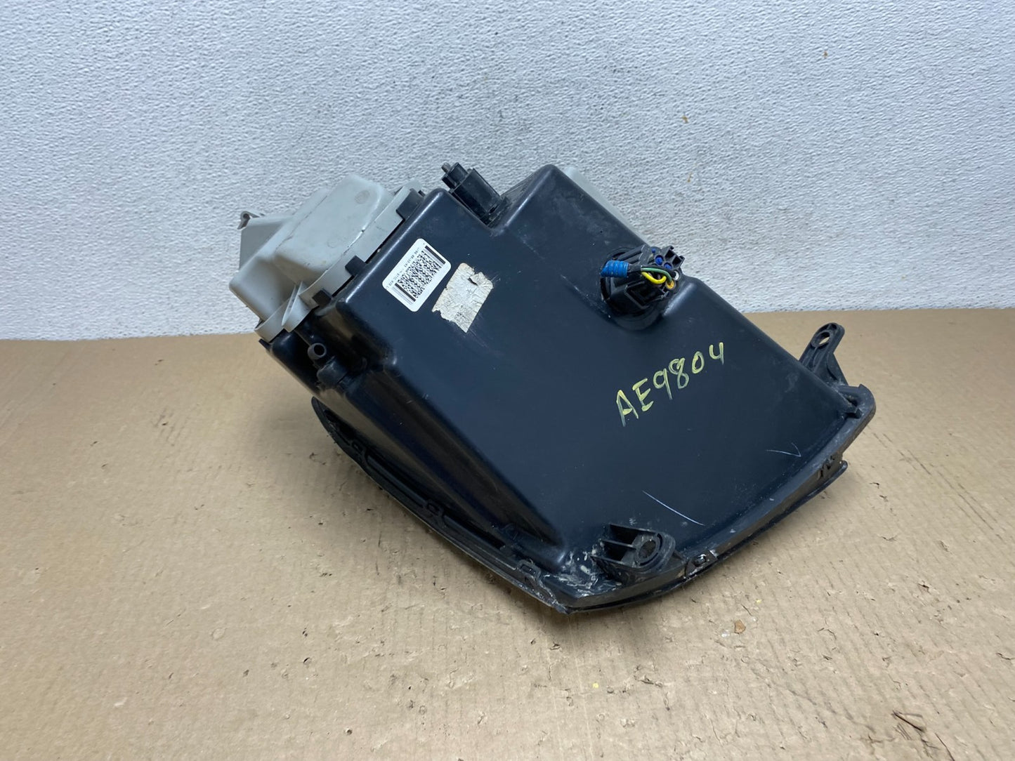 2005 to 2011 Cadillac STS Left Driver LH Side Xenon Headlight AE9804 DW6