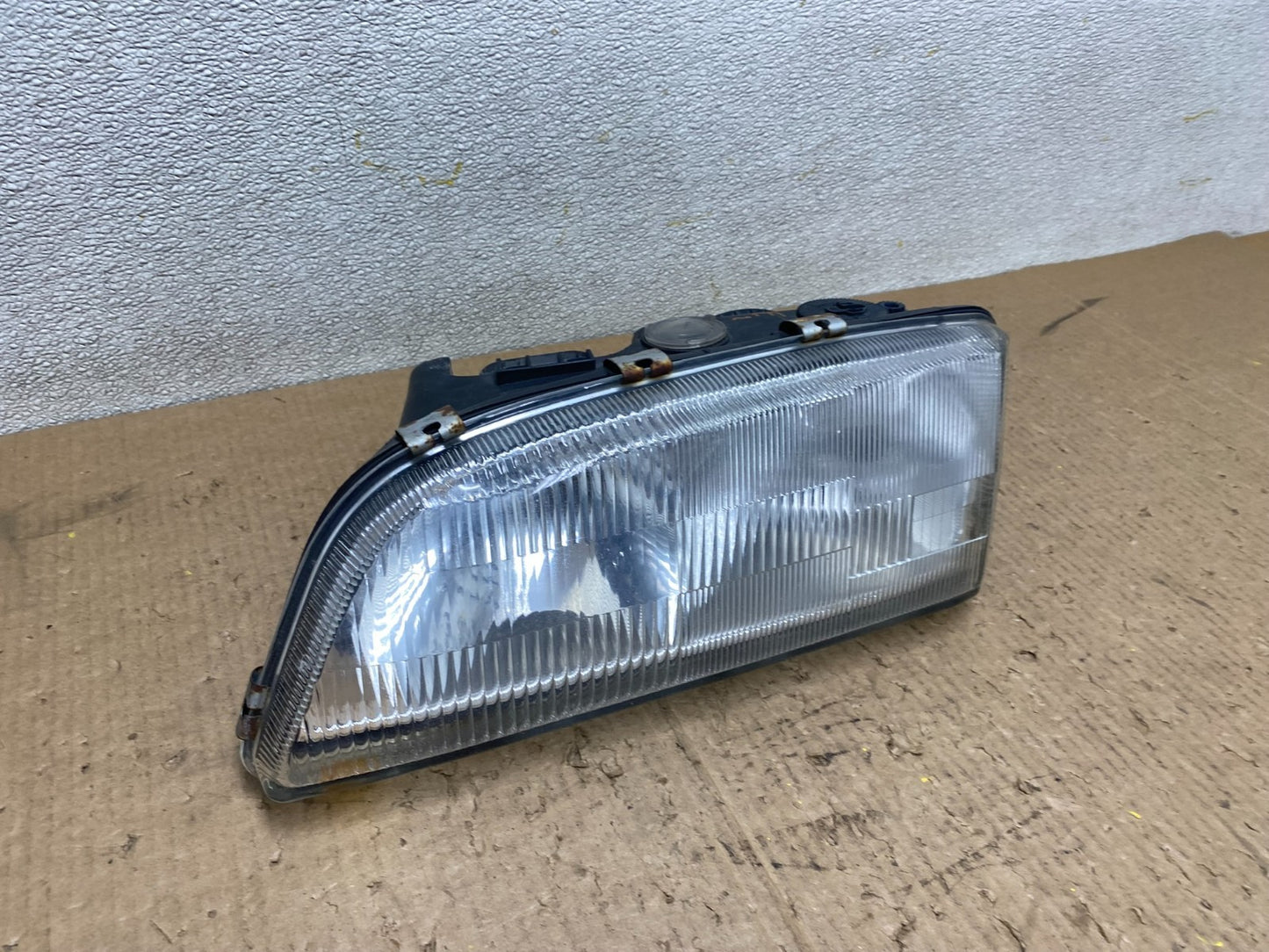 1997-2000 Volvo S70 C70 V70 Left Driver Halogen Headlight Aftermarket W5497 DG2