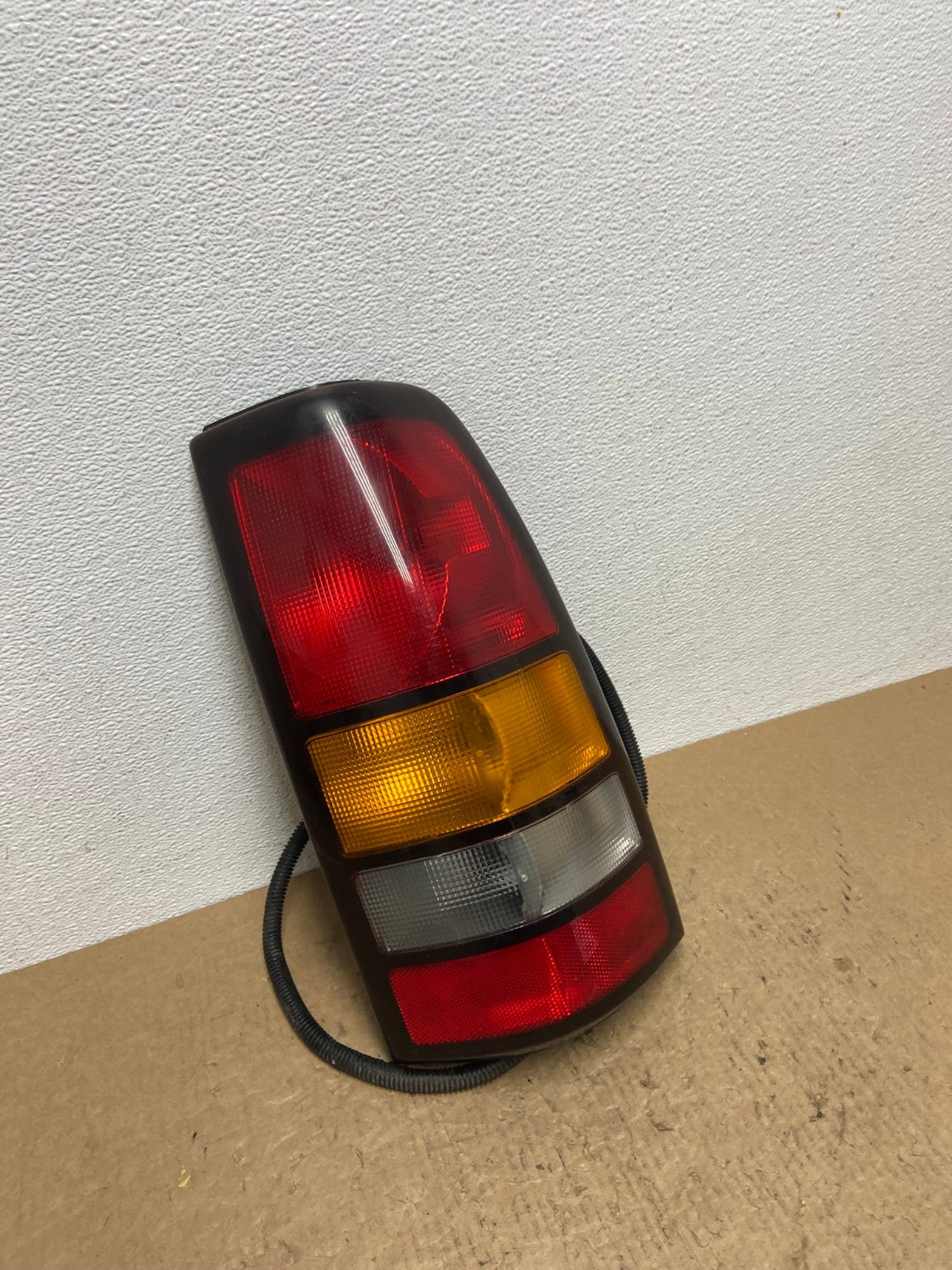 1999-2002 Chevrolet Silverado 1500 Sierra Right Passenger Tail light AC1623 LK2