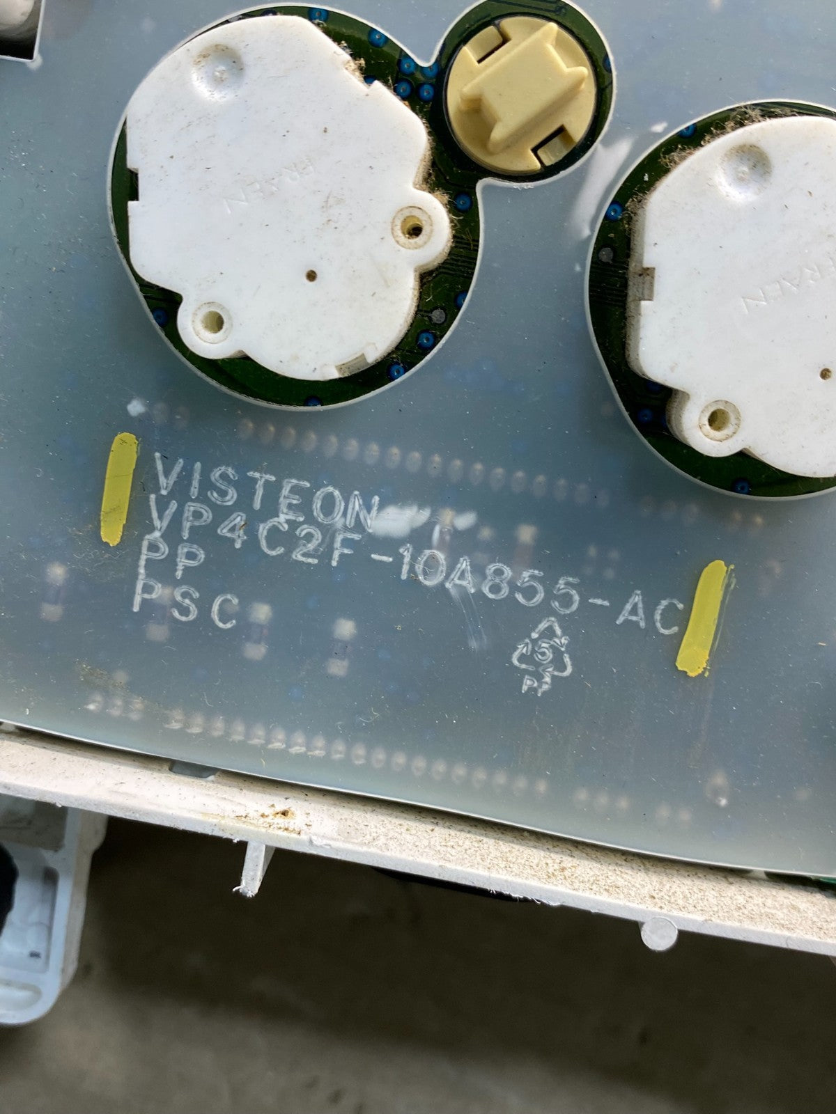2006 Ford E350 Gauge Speedometer Cluster AH9929 DW5