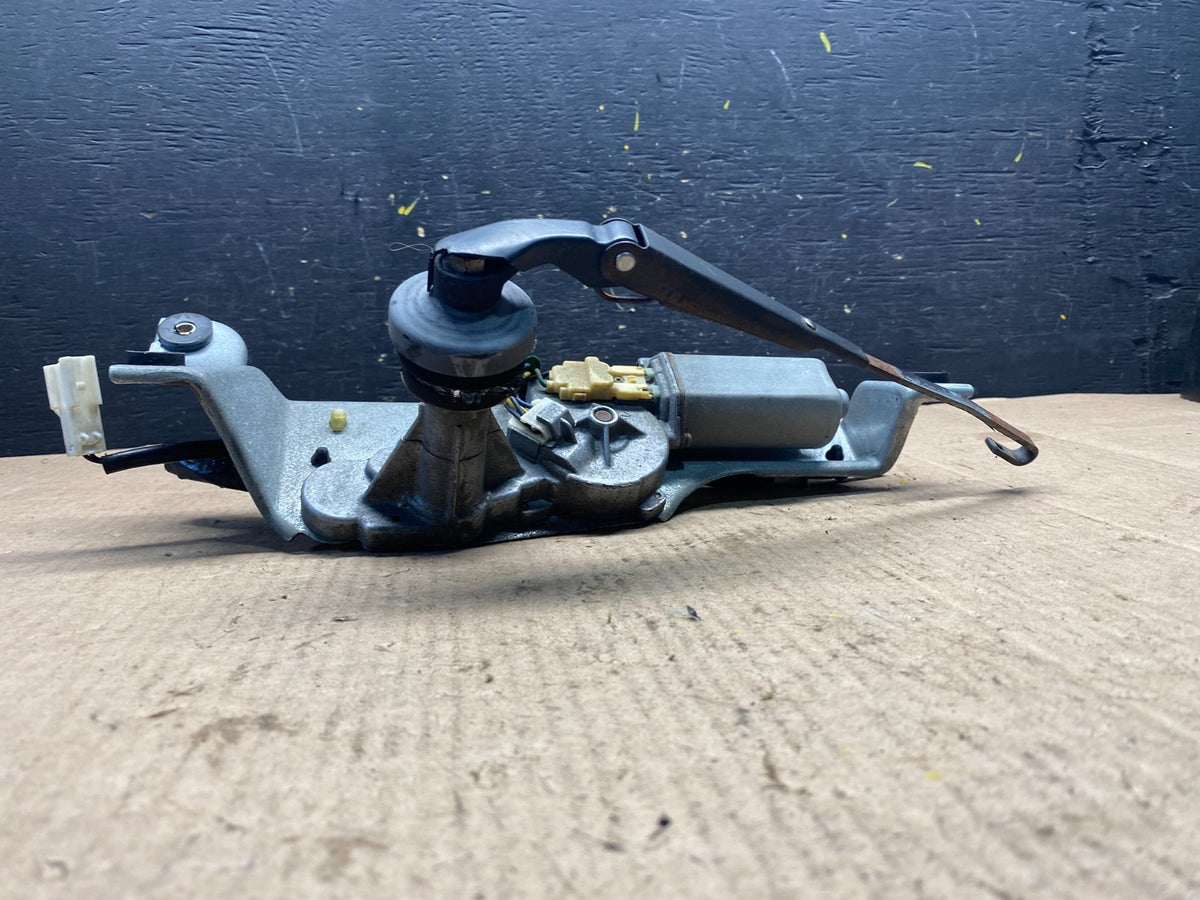 2000 to 2004 Subaru Outback Rear Windshield Washer Wiper Motor R6497 DG3