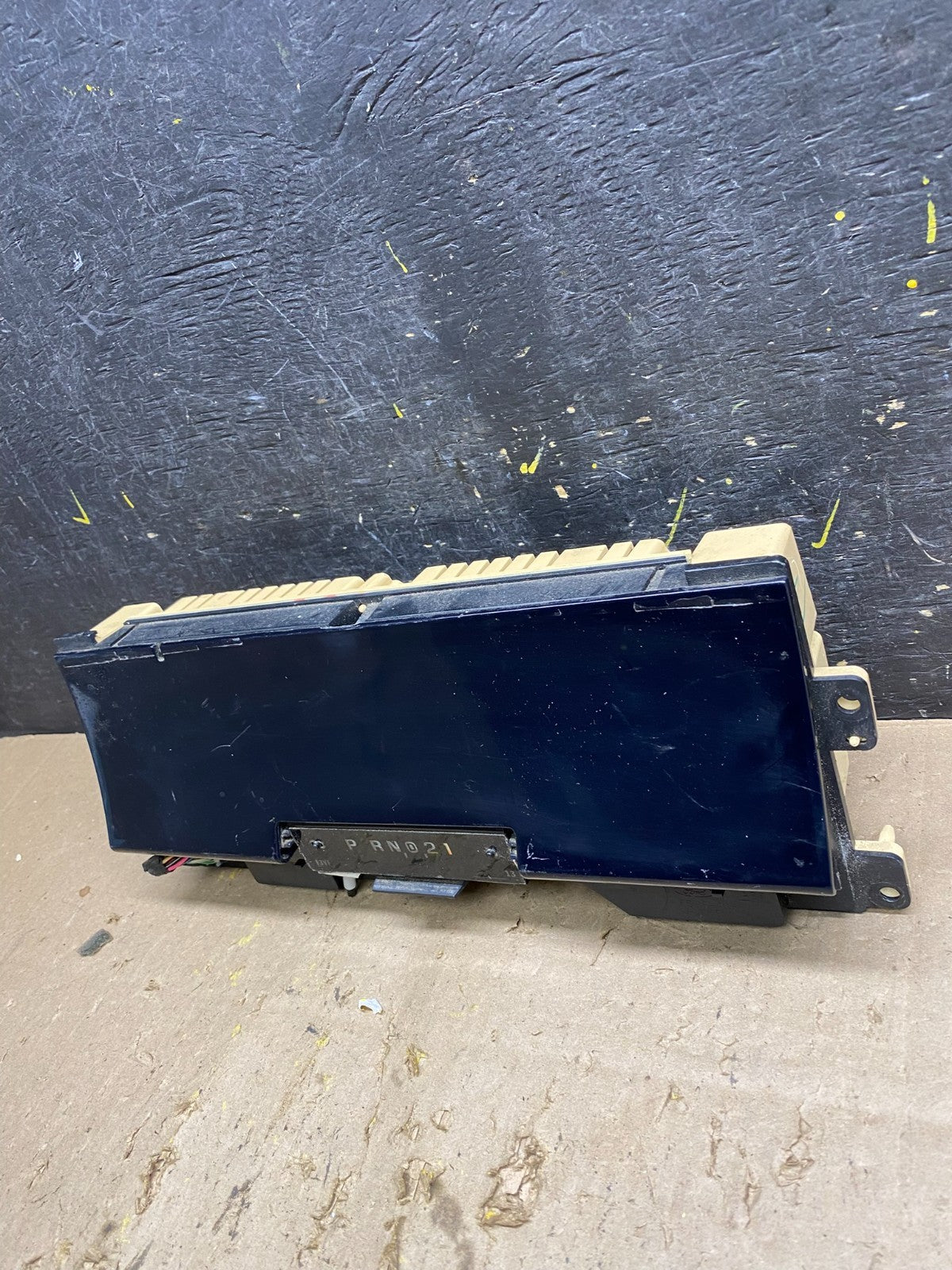 1996 to 1997 Ford Crown Victoria Speedometer Cluster Gauge U5634 DG2