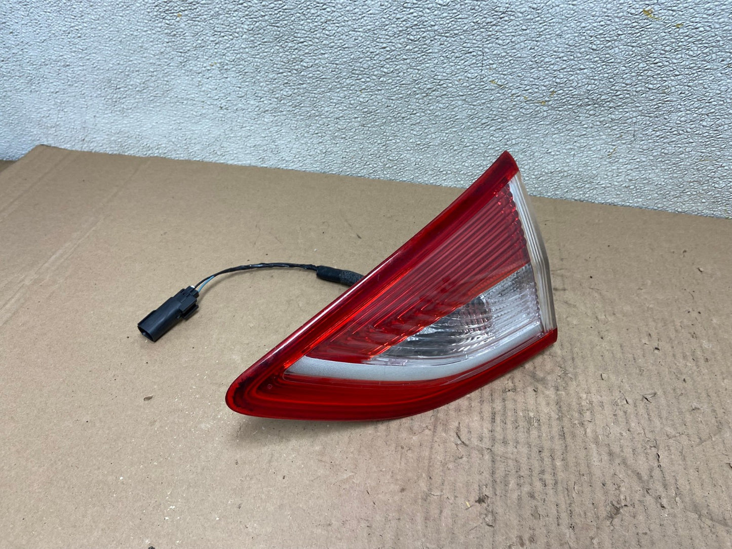 2013 to 2016 Ford Escape Right Passenger RH Side Inner Tail Light OEM AB620 LK2