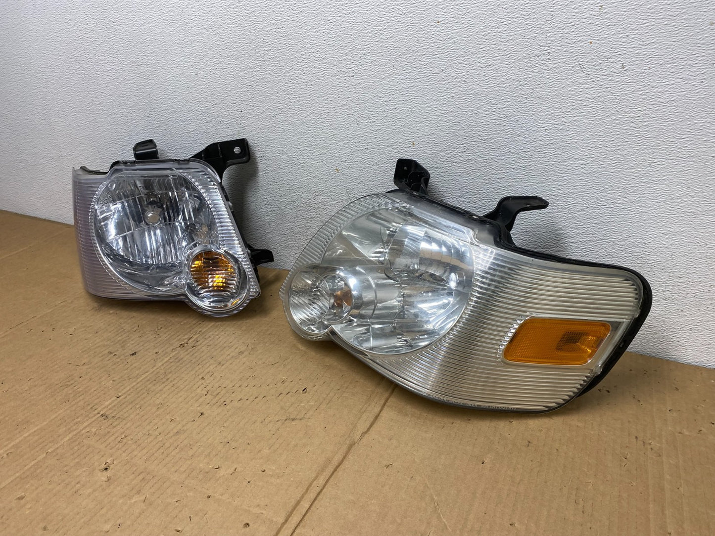 2006 2007 2008 2009 2010 Ford Explorer Left+Right Set Headlights AD0943 DW1