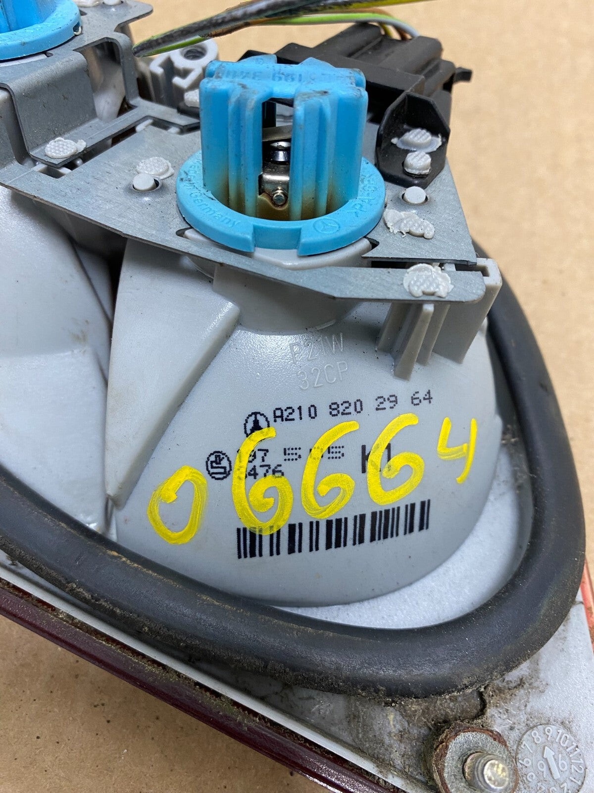 1996 - 1999 Mercedes-Benz E W210 E320 Left Driver Inner Tail Light OEM O6664 DW5