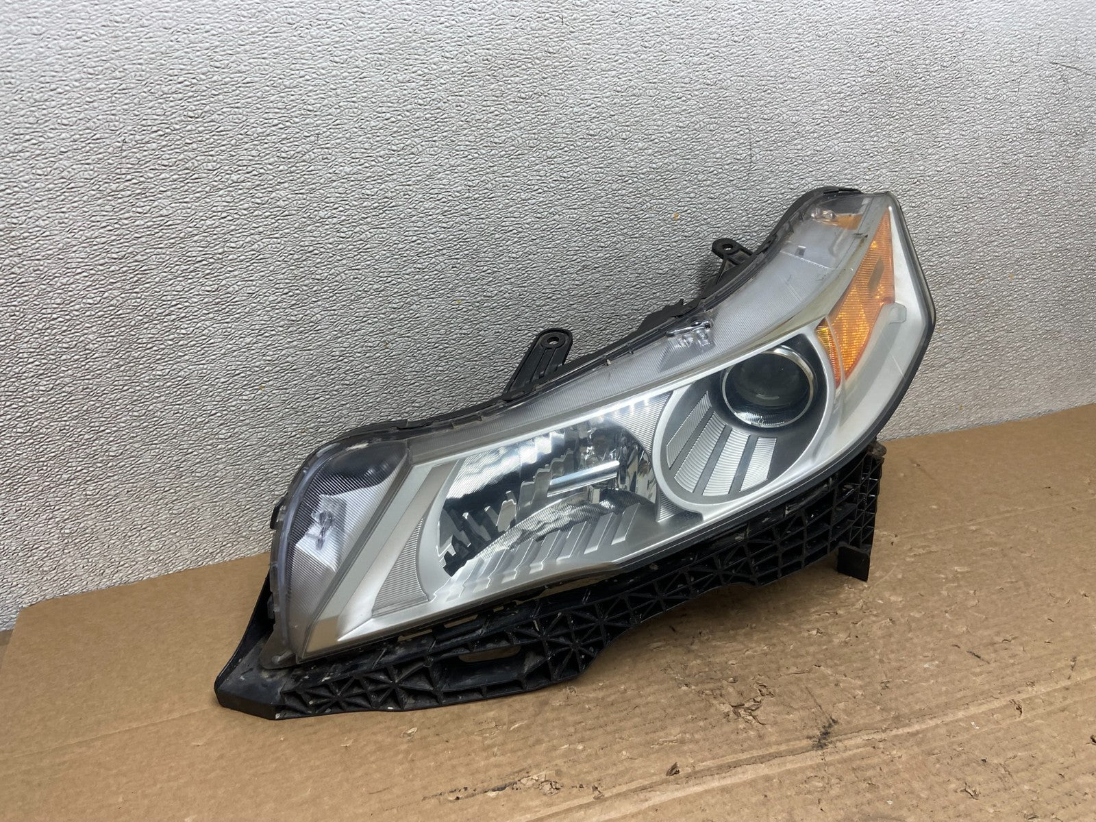 2009 to 2011 Acura TL Headlight Left Driver LH Side Xenon HID AD2662 DW2