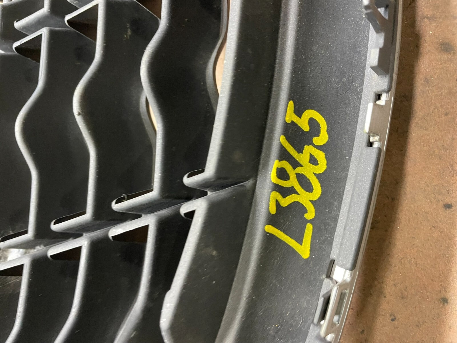 2011 2012 2013 Volvo C70 Front Upper Grill Grille L3865 DG Oem8