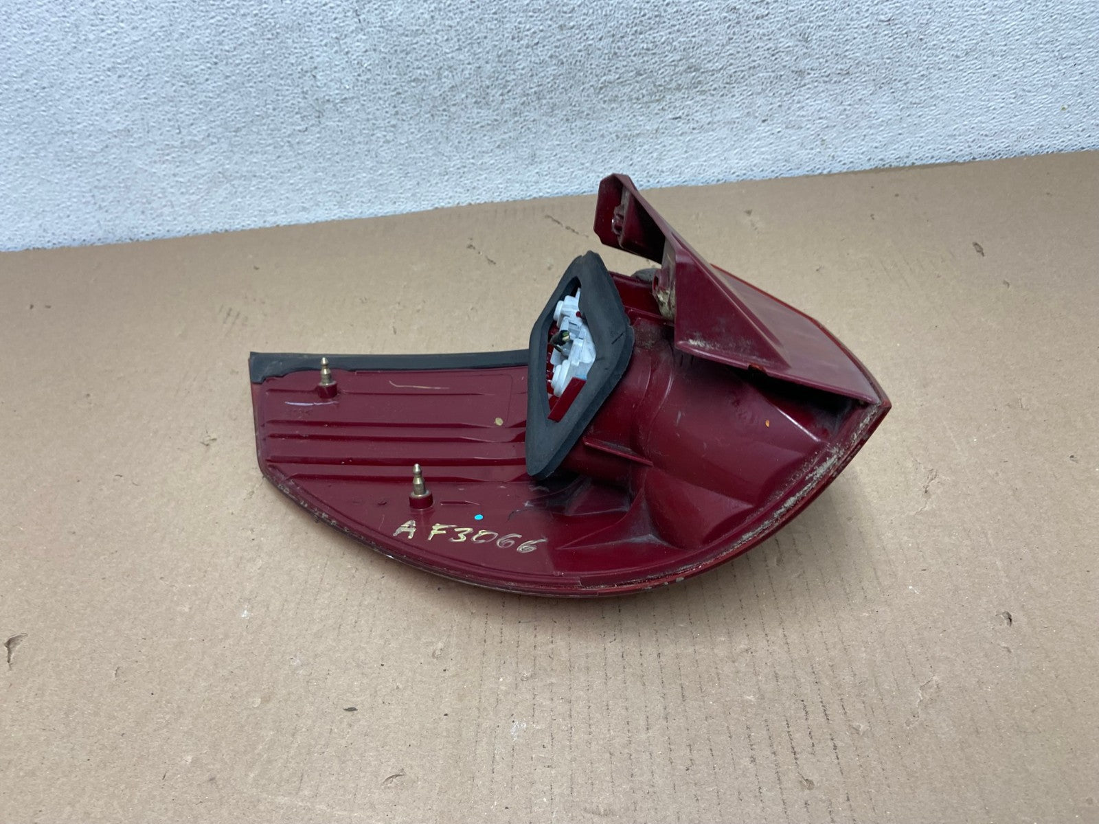 2004-2005 Toyota Sienna Right Passenger Rh Side Tail Light AF3066 LK5