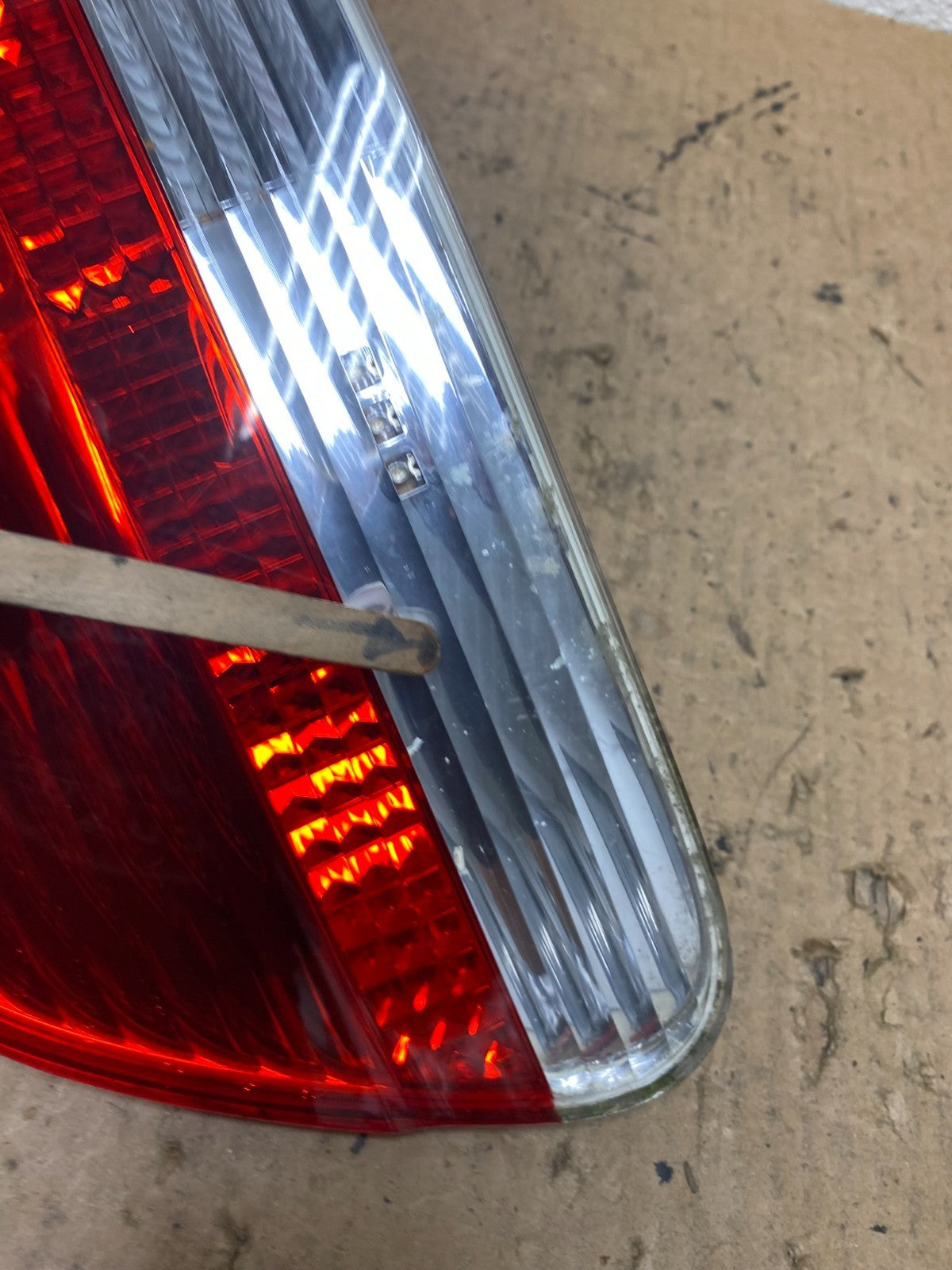 2002 to 2005 BMW 7-Series 745i 760i Left Driver LH Side Tail Light Oem Q8774 DW10