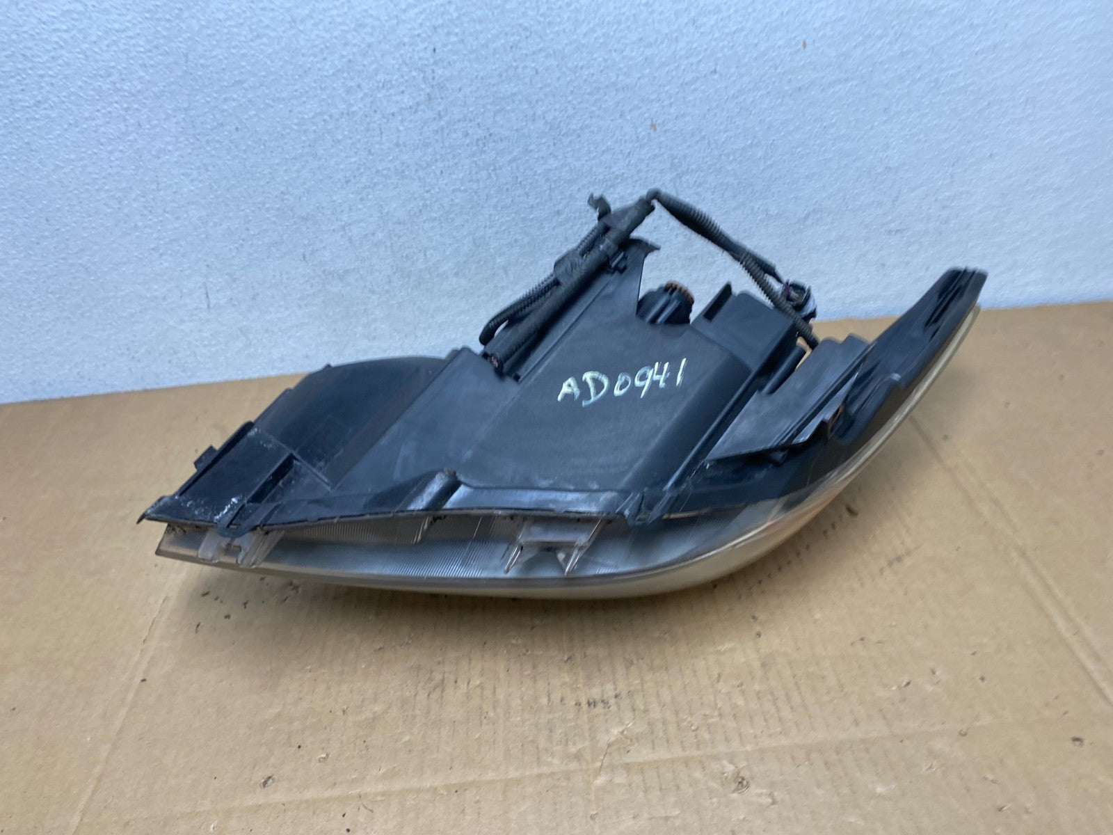 2010 - 2011 Toyota Prius Right Passenger Rh Blue Halogen Headlight AD0941 DW7