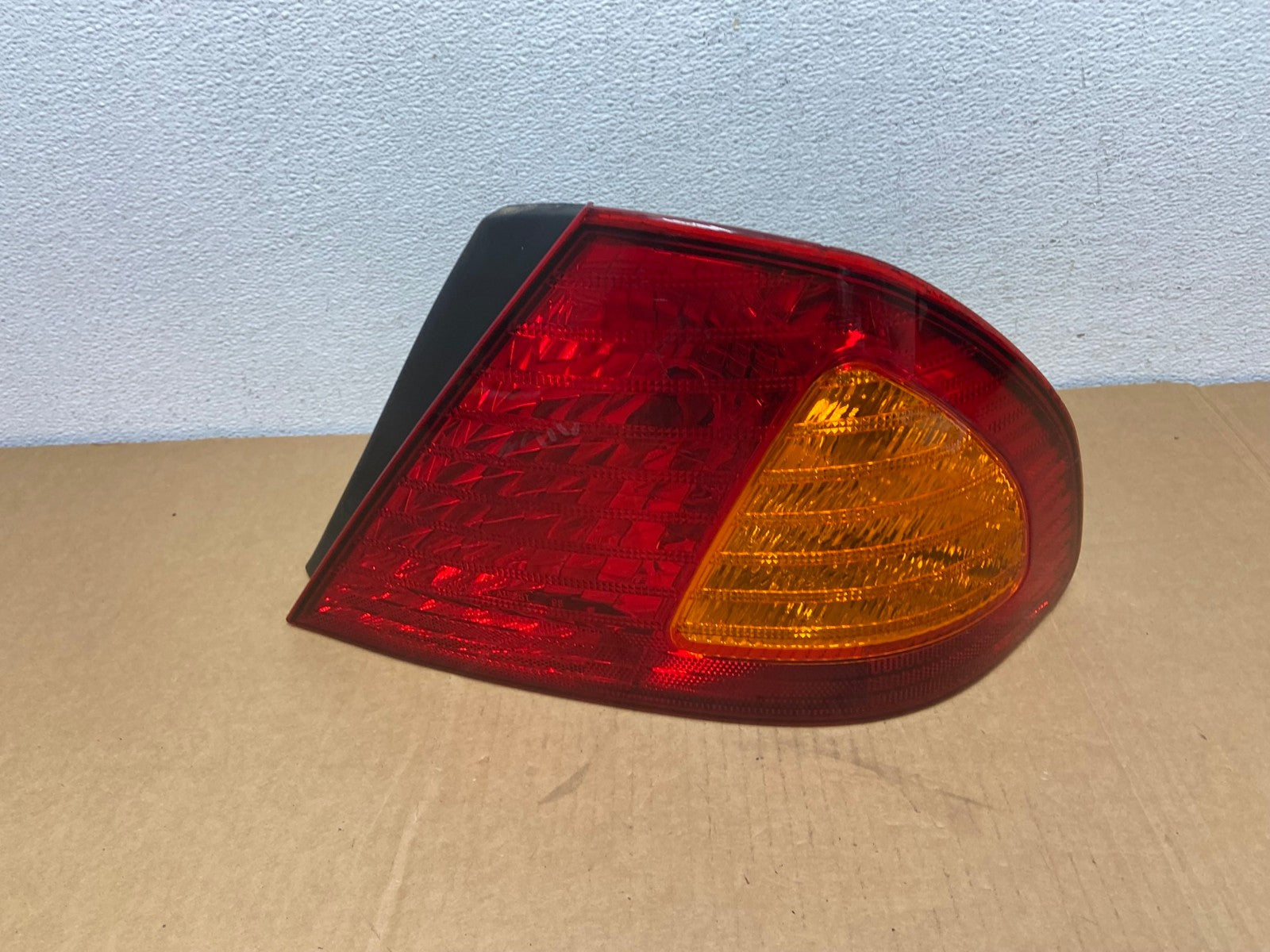 2000 2001 2002 Toyota Avalon Right Passenger Rh Side Tail Light DEPO AC7473 LK0