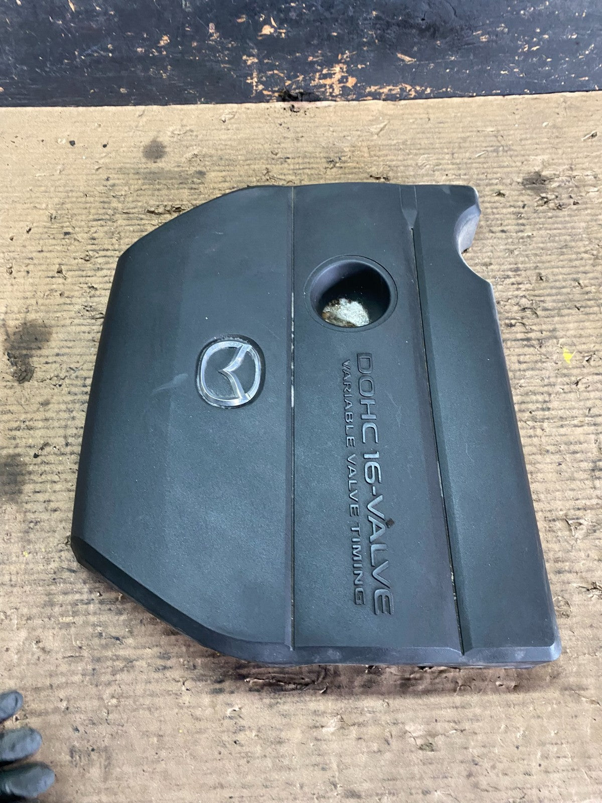 2004 to 2008 Mazda 3 DOHC 16 VALVE Engine Shield Top Cover Oem S5957 DG2