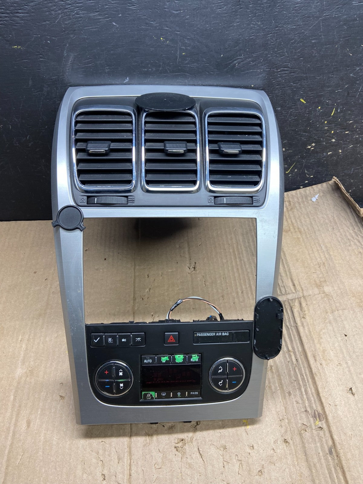 2007 - 2012 GMC Acadia A/C Heater Climate Control Radio Panel Bezel OEM X1909 DG0