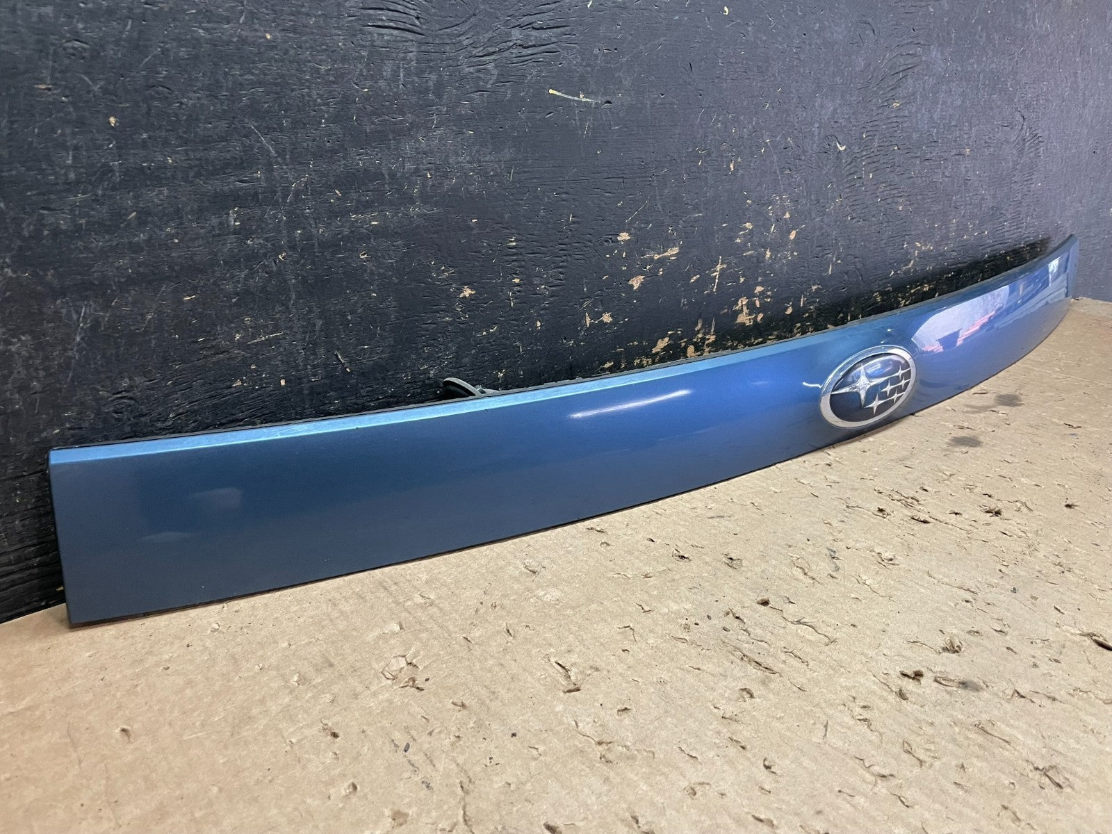 2009 - 2013 Subaru Forester  Liftgate Tailgate Trunk Trim Molding Z5582 DG2