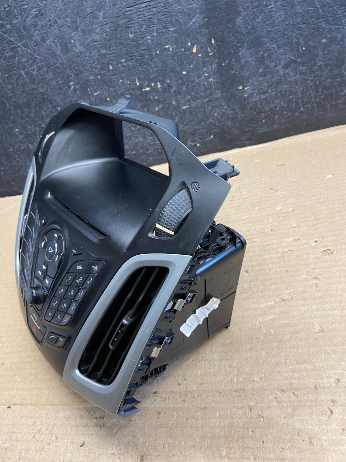 2012 to 2014 Ford Focus Radio Control Panel Trim w/ Bezel AH3815 DG2