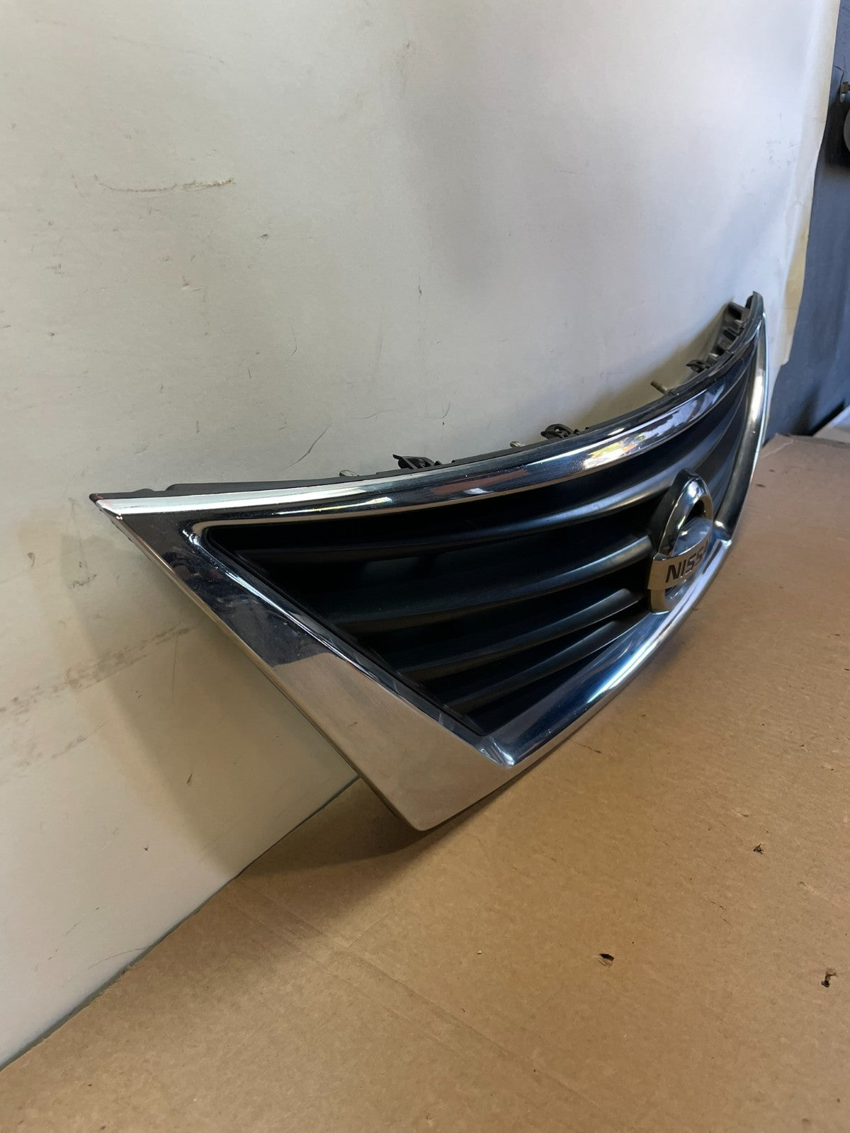 2012-2014 Nissan Versa Sedan (2nd gen) Front Upper Grill Grille AH0403 DG2