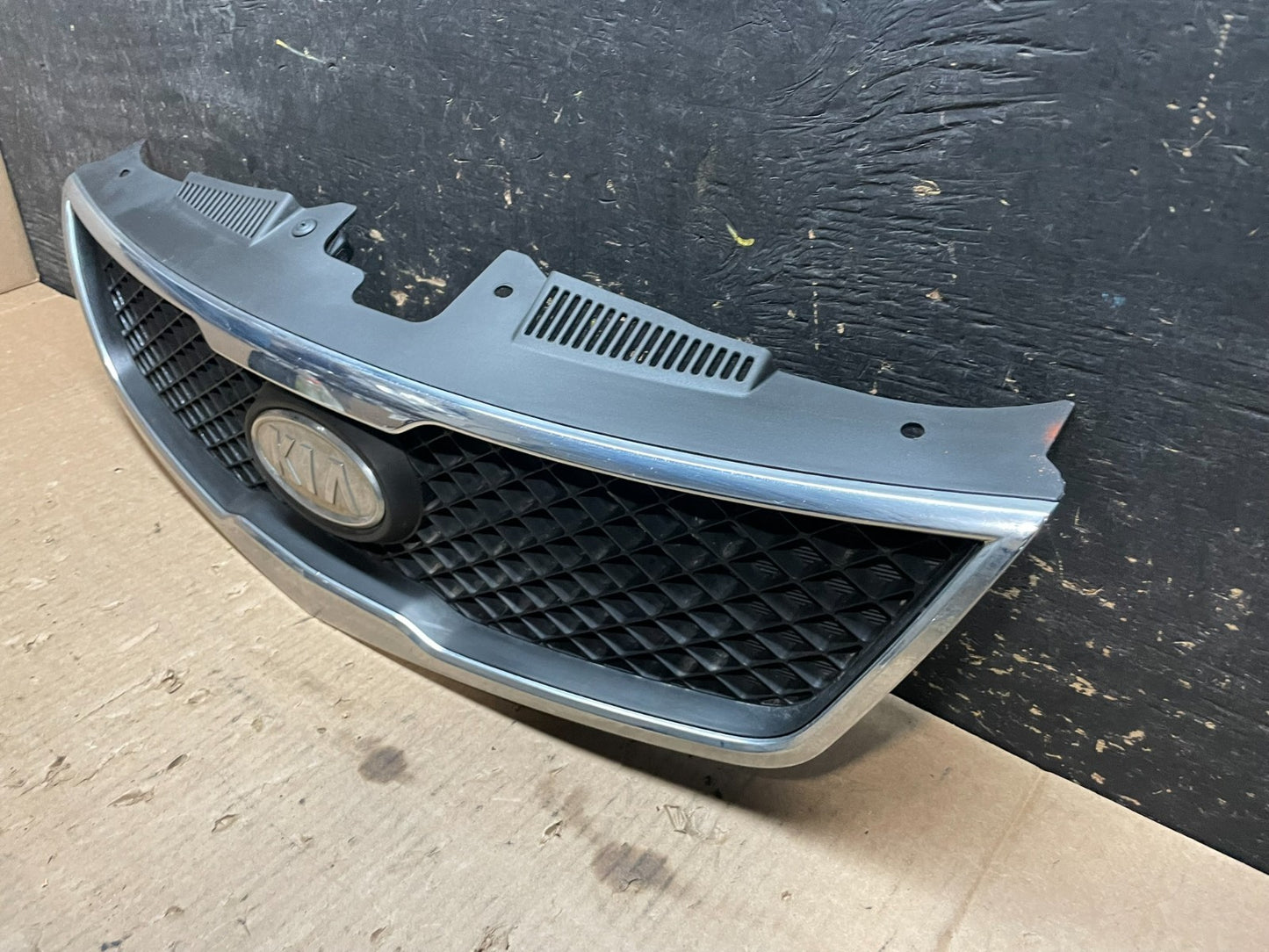 2010 to 2013 Kia Forte Koup Black Front Upper Bumper Grill Grille Y9676  DG2