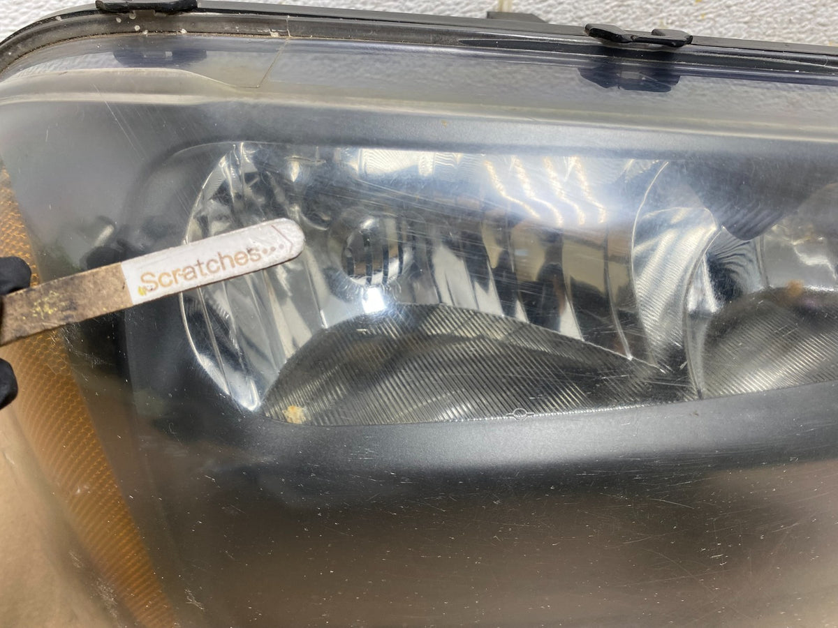 2006 - 2009 Chevrolet Trailblazer Left+Right Headlights Flush Half Bar AH5815 DW3